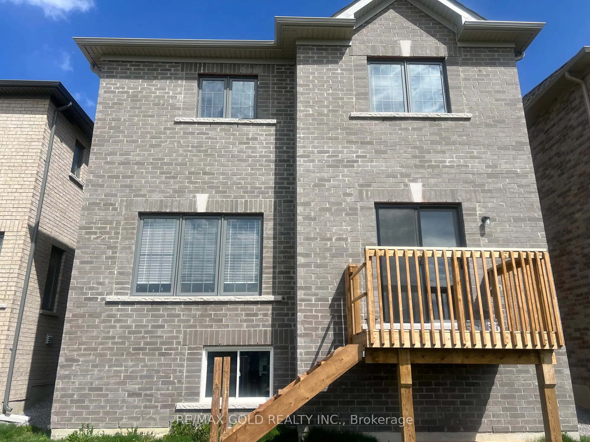 Photo 2 of 11 Fenn Crescent, New Tecumseth, Rural New Tecumseth — HOMEH