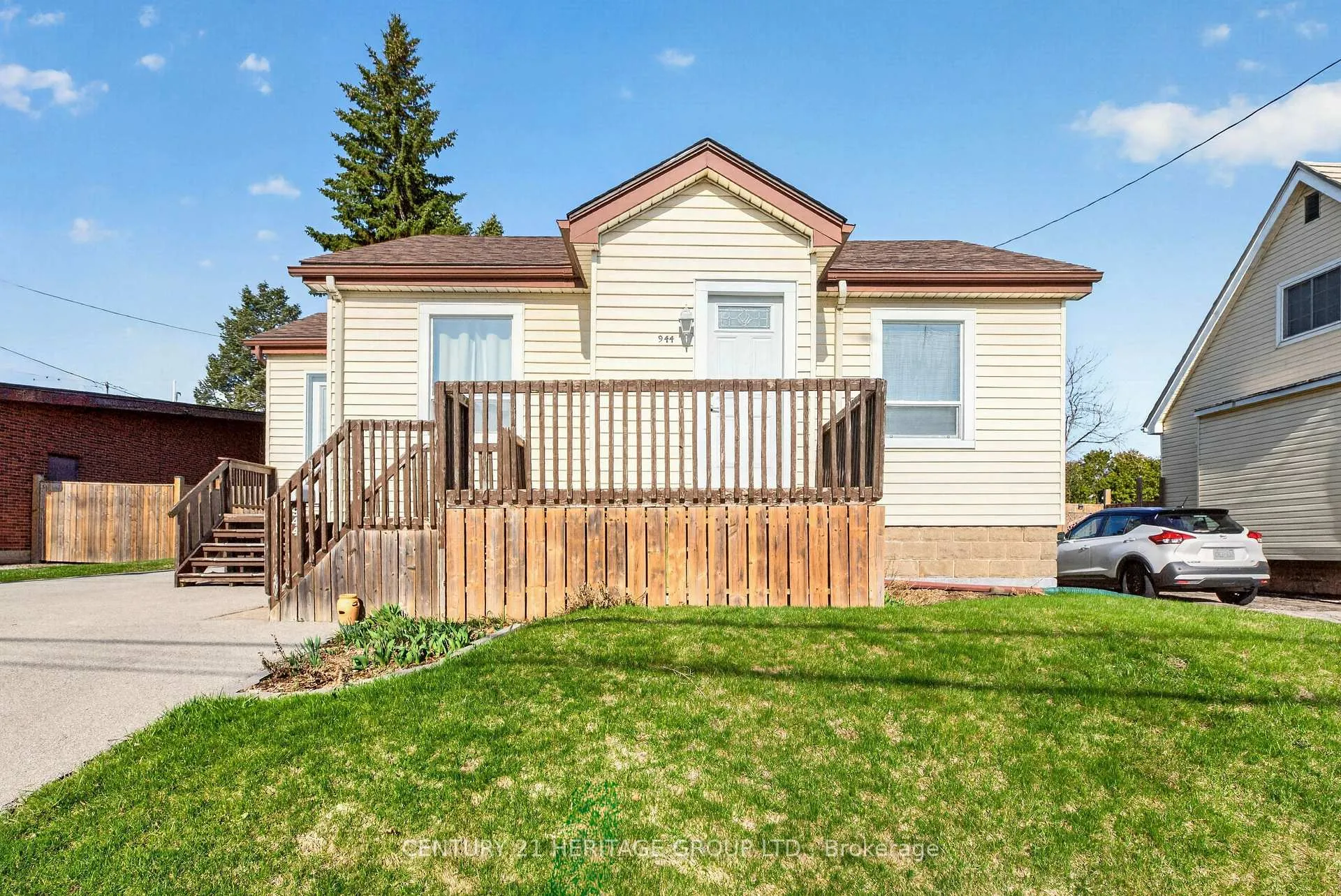 Photo 1 of 944 Garth Street, Hamilton, Gilbert — HOMEH