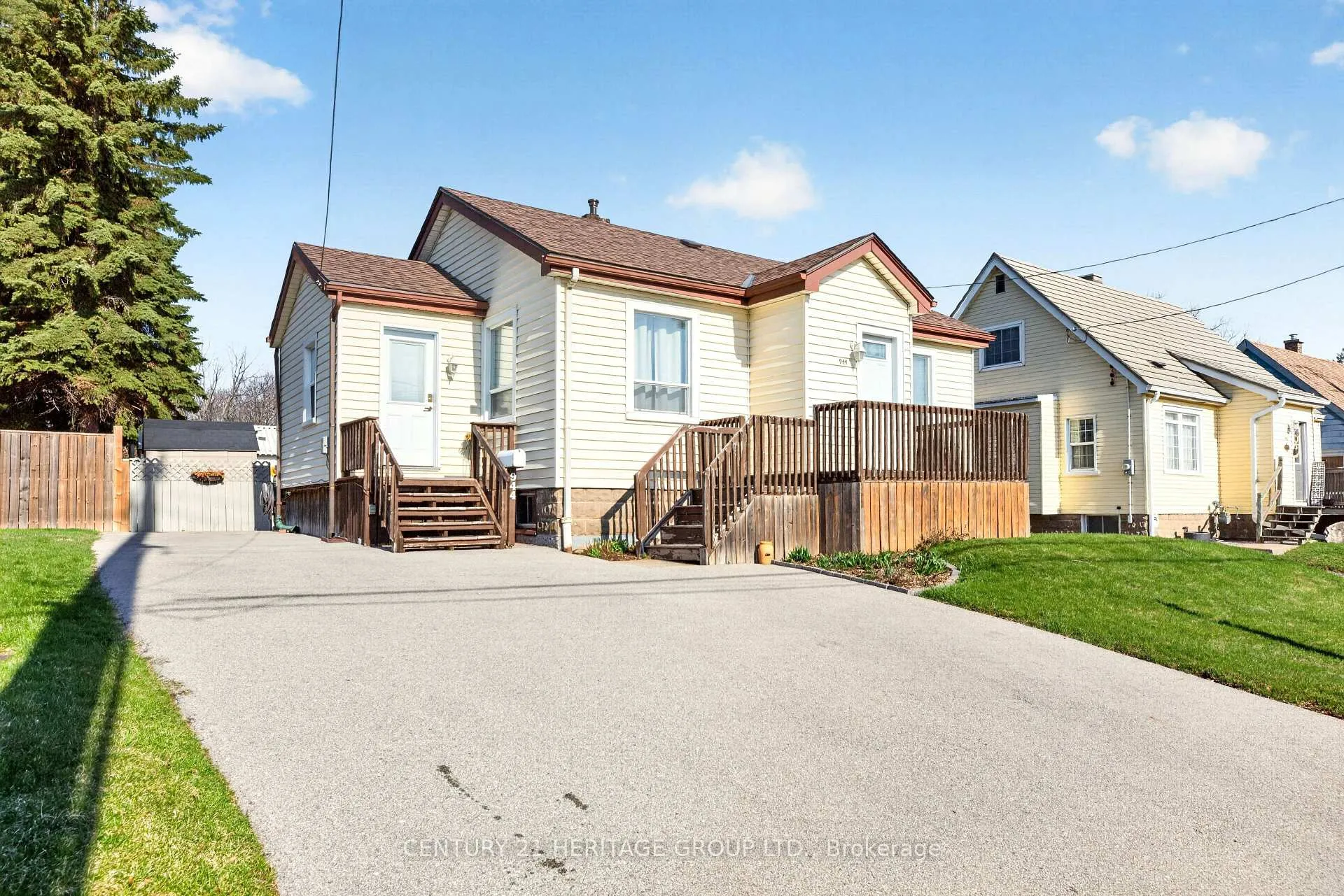 Photo 2 of 944 Garth Street, Hamilton, Gilbert — HOMEH