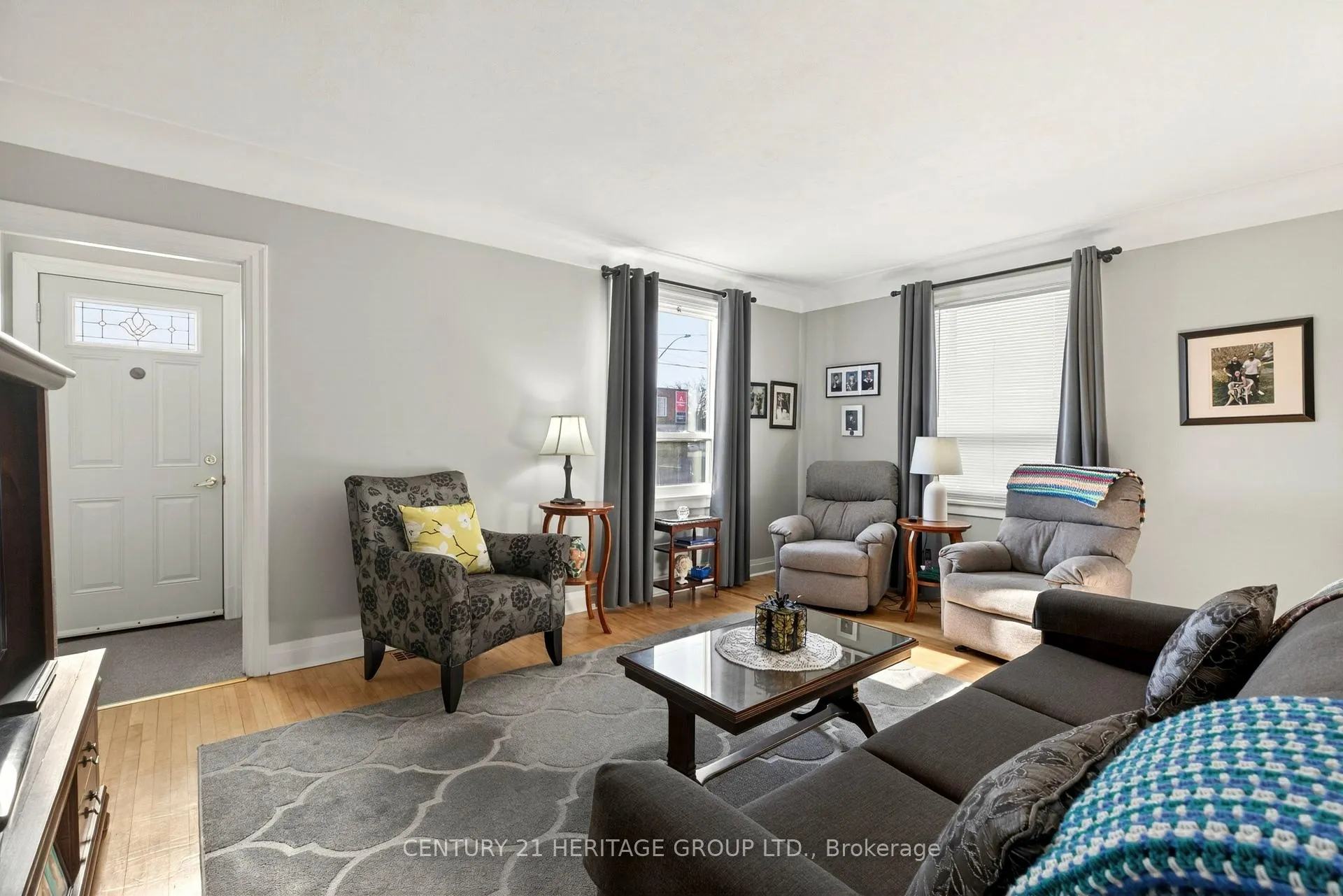 Photo 4 of 944 Garth Street, Hamilton, Gilbert — HOMEH