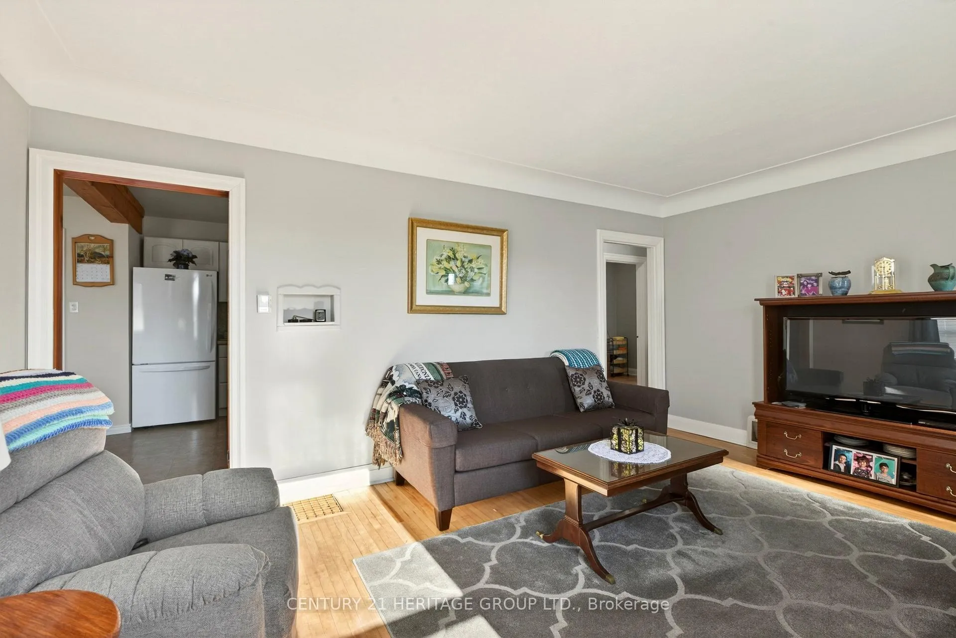 Photo 7 of 944 Garth Street, Hamilton, Gilbert — HOMEH