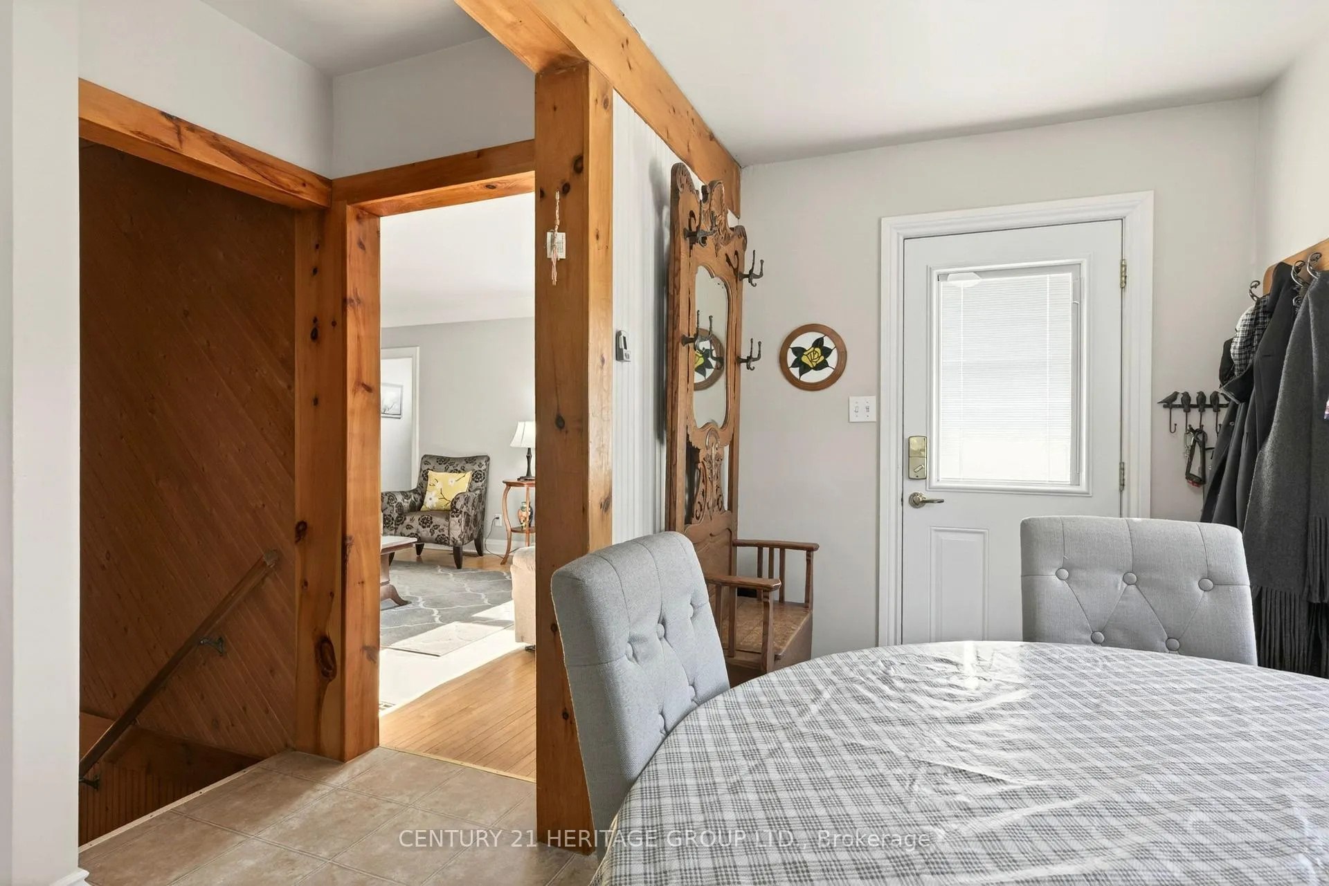 Photo 9 of 944 Garth Street, Hamilton, Gilbert — HOMEH