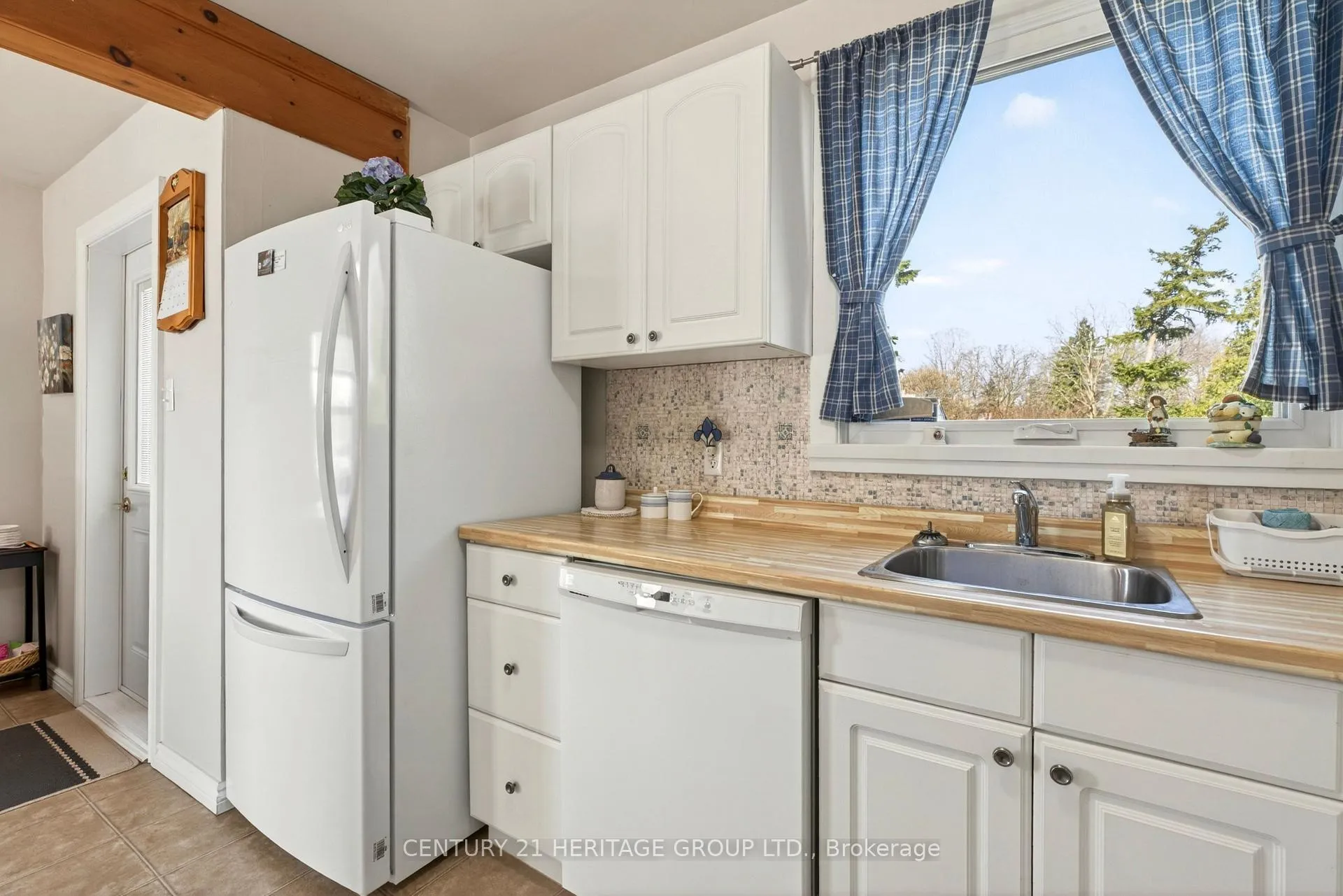 Photo 14 of 944 Garth Street, Hamilton, Gilbert — HOMEH