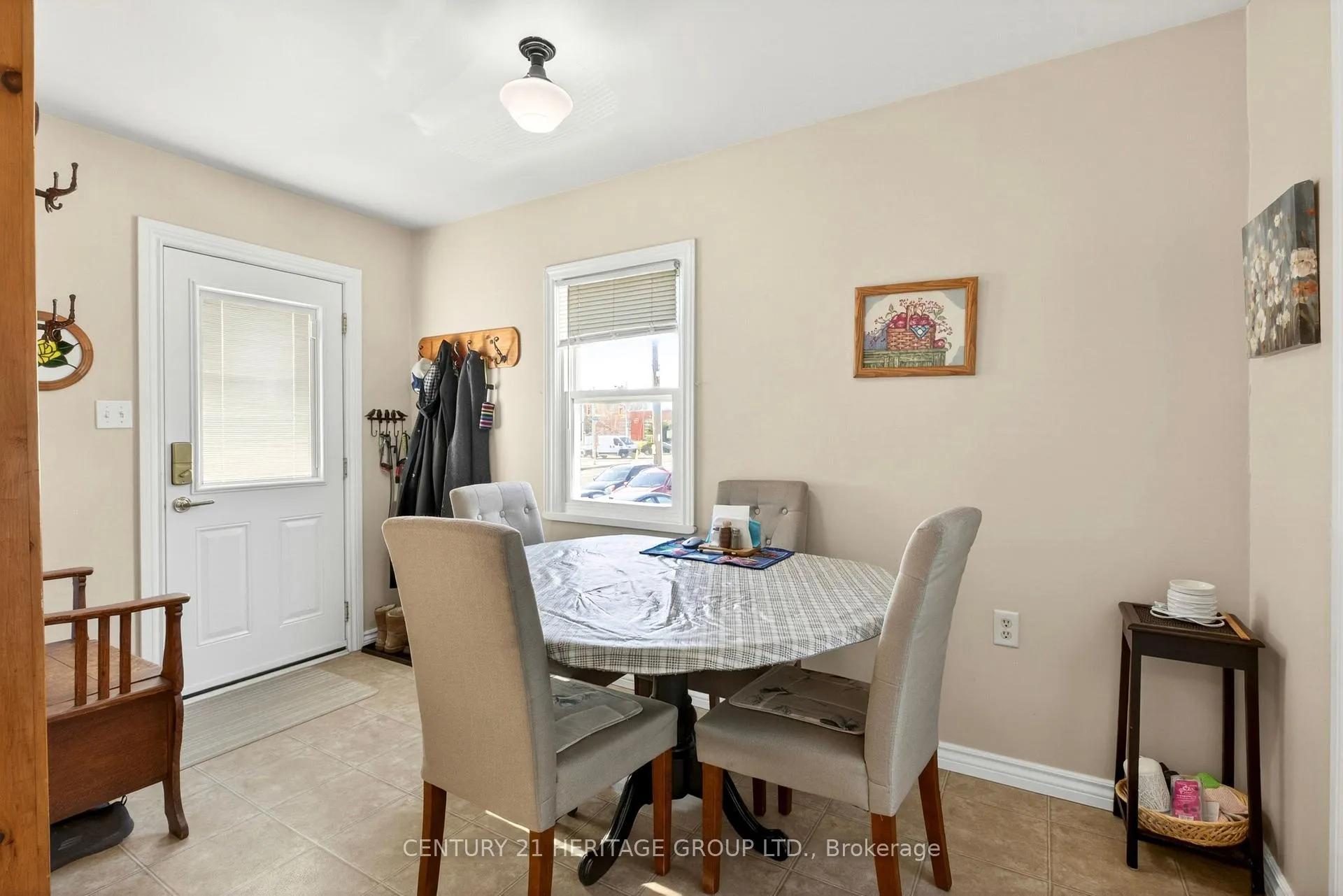 Photo 15 of 944 Garth Street, Hamilton, Gilbert — HOMEH