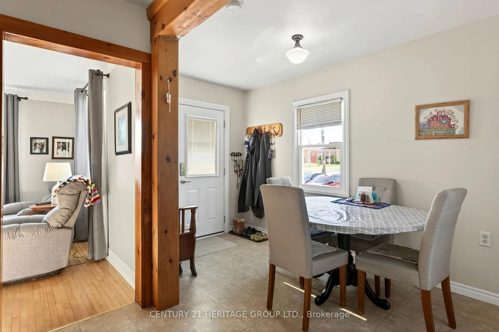 Photo 16 of 944 Garth Street, Hamilton, Gilbert — HOMEH