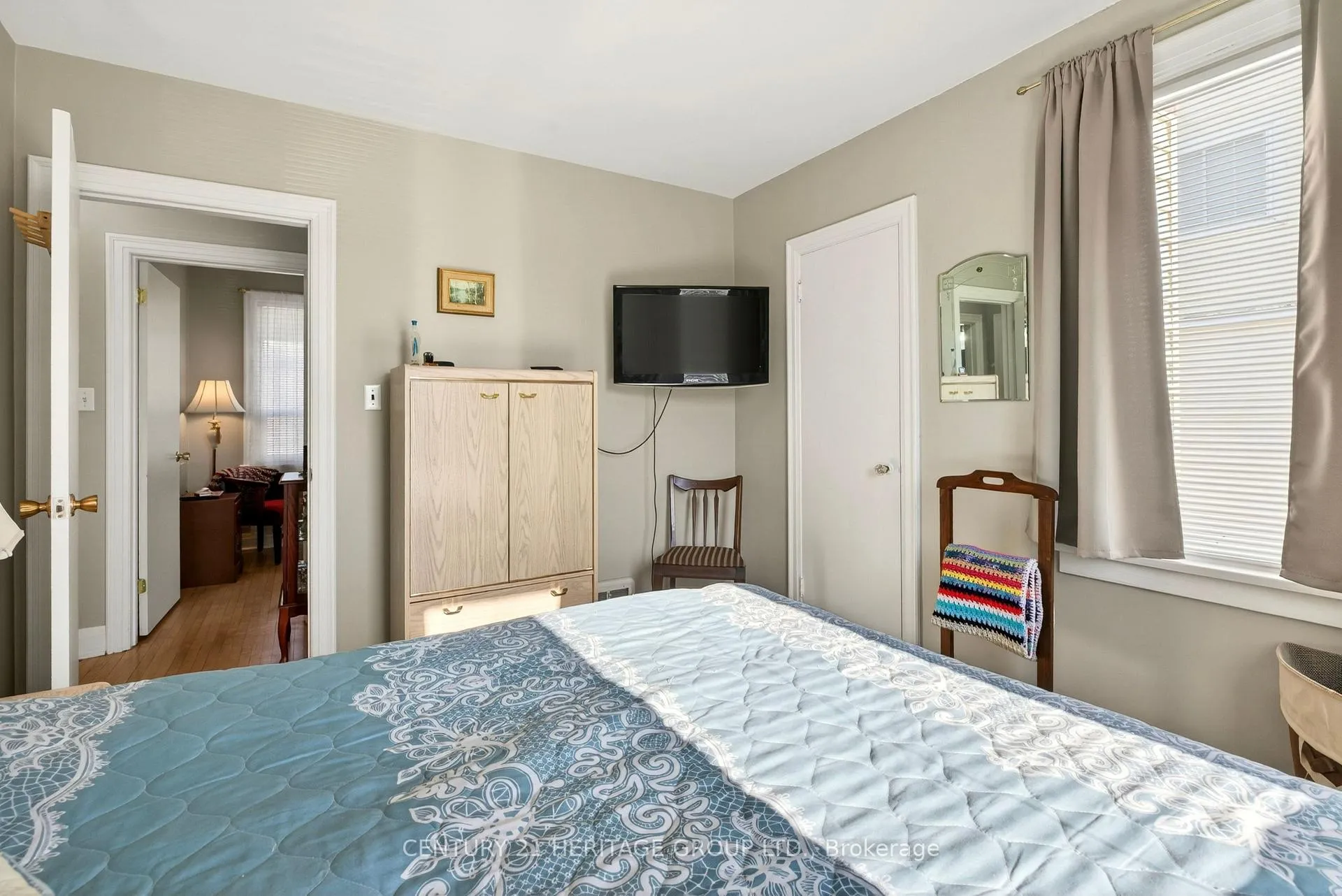 Photo 18 of 944 Garth Street, Hamilton, Gilbert — HOMEH