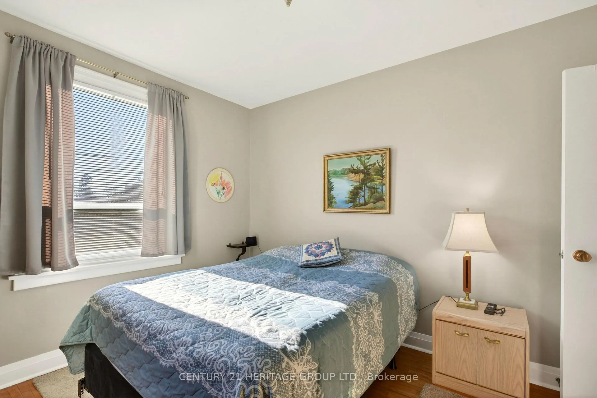 Photo 19 of 944 Garth Street, Hamilton, Gilbert — HOMEH