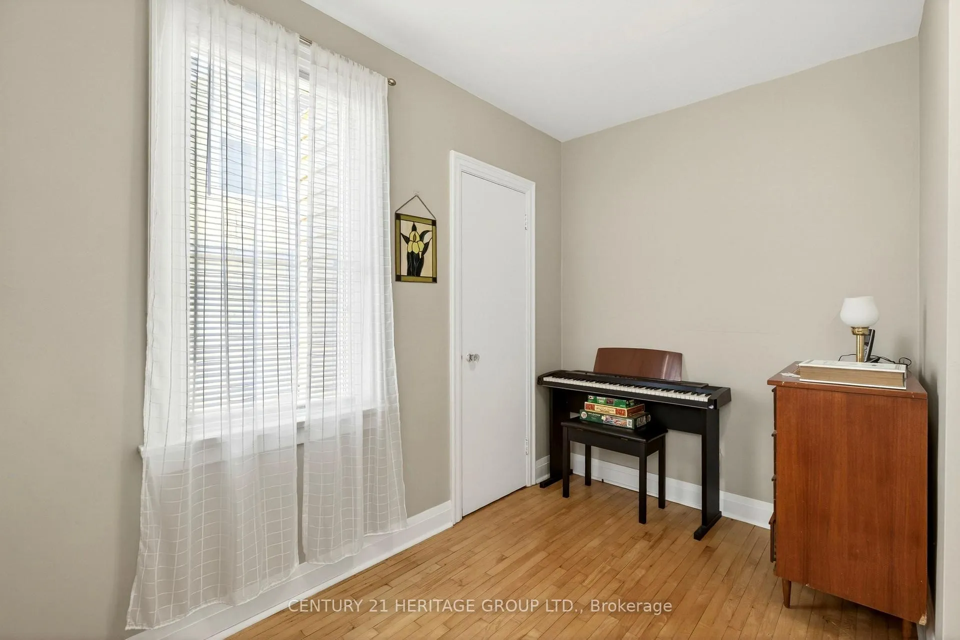 Photo 22 of 944 Garth Street, Hamilton, Gilbert — HOMEH