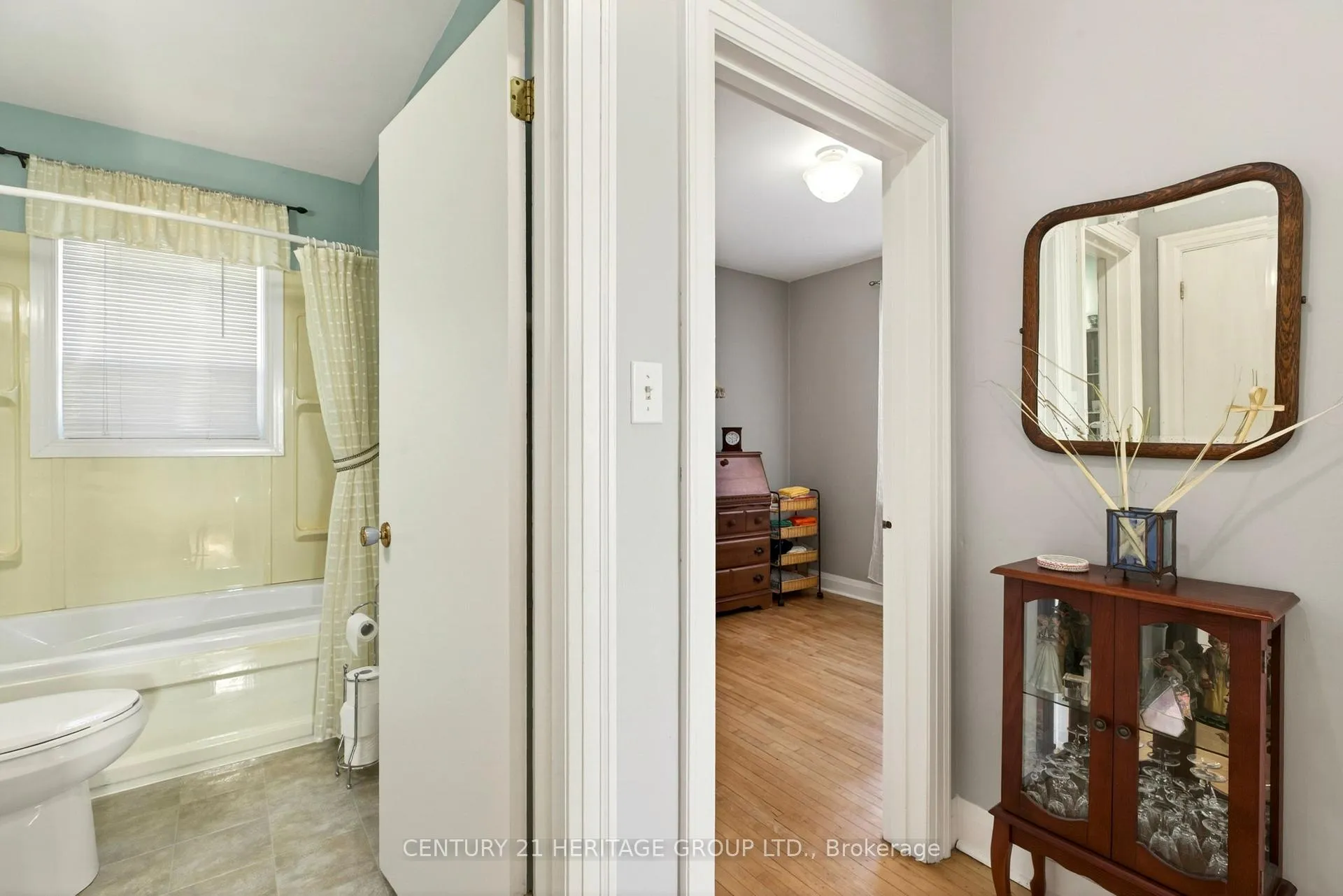 Photo 25 of 944 Garth Street, Hamilton, Gilbert — HOMEH