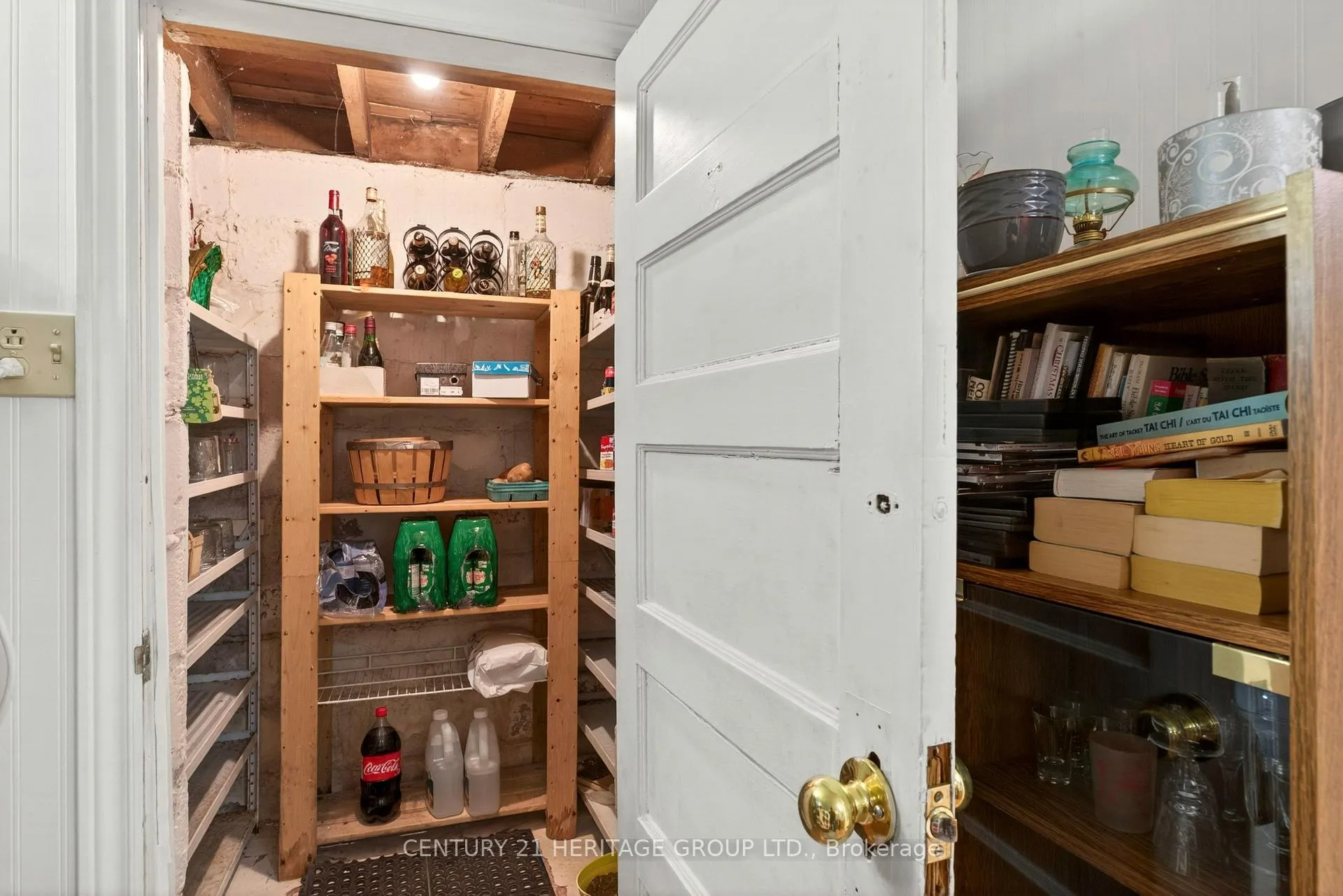 Photo 41 of 944 Garth Street, Hamilton, Gilbert — HOMEH