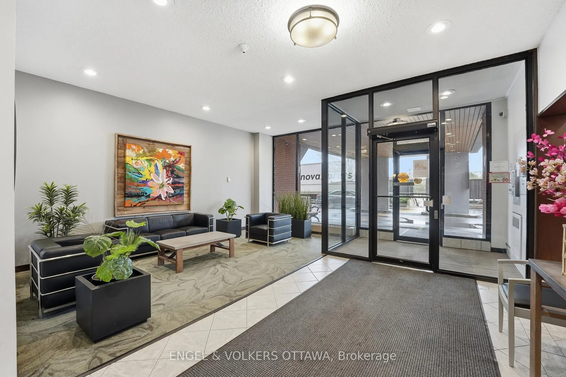 Photo 2 of Unit 301, 2951 Riverside Drive, Ottawa, Mooneys Bay/Riverside Park — HOMEH