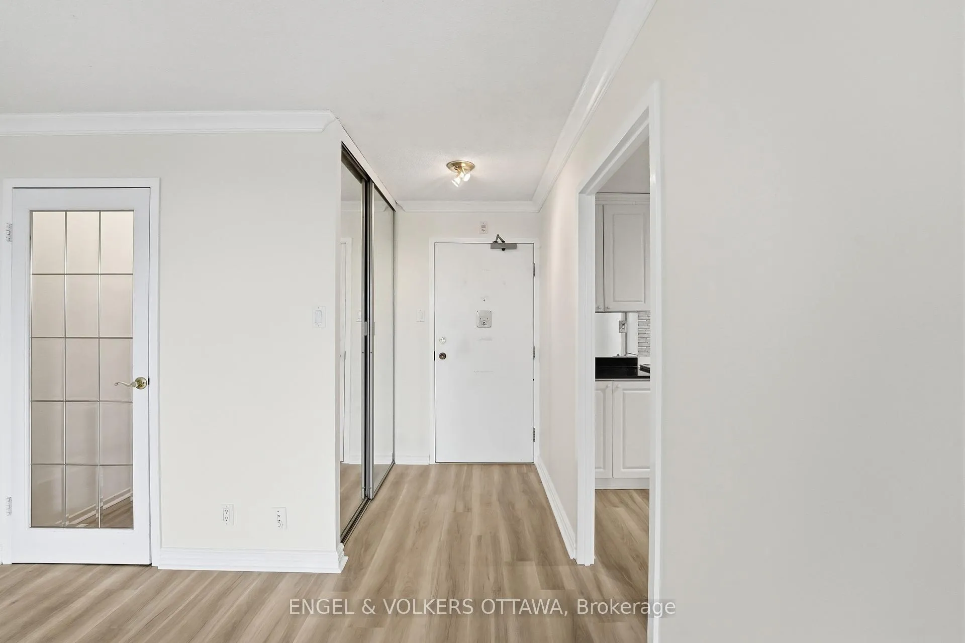 Photo 5 of Unit 301, 2951 Riverside Drive, Ottawa, Mooneys Bay/Riverside Park — HOMEH