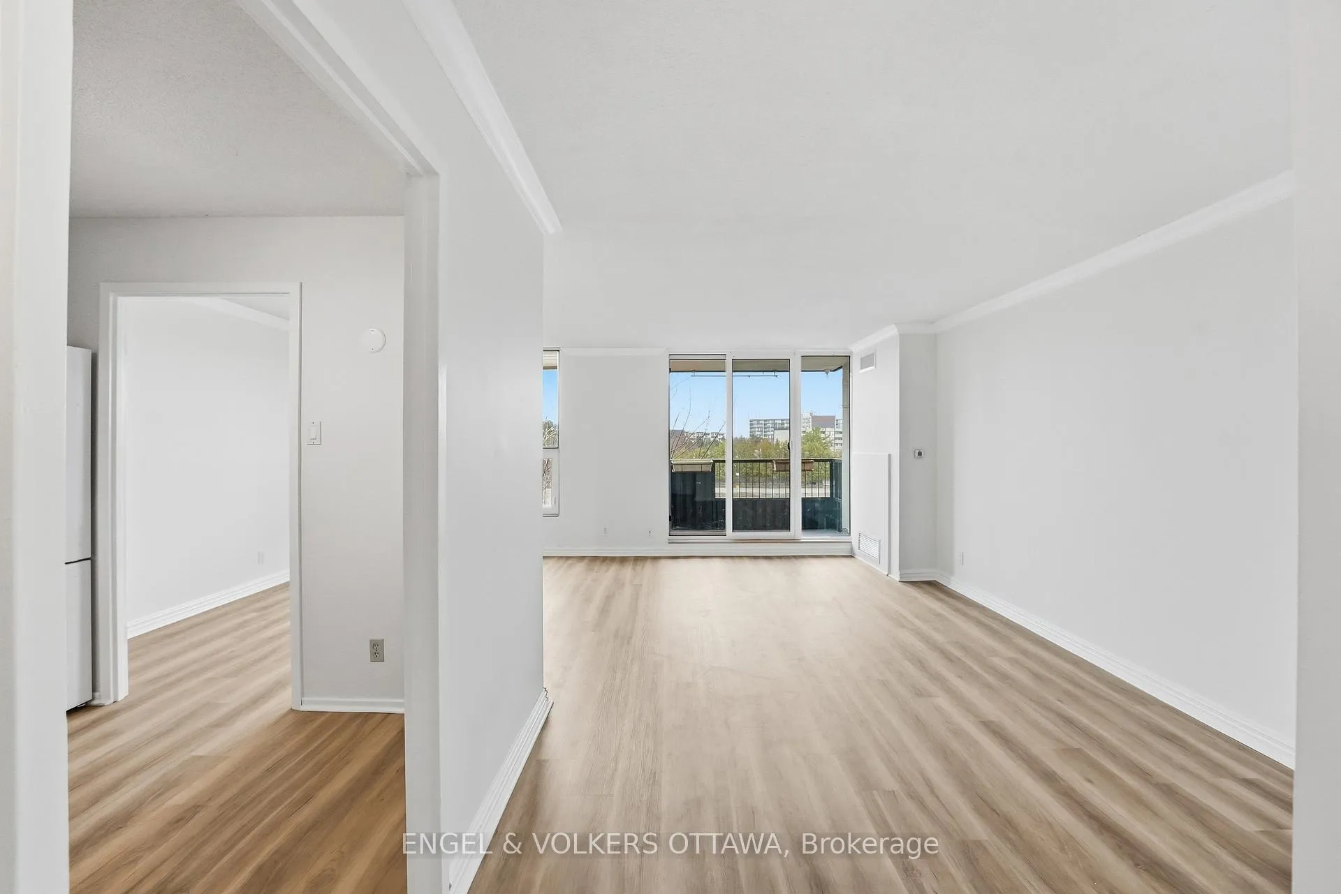 Photo 6 of Unit 301, 2951 Riverside Drive, Ottawa, Mooneys Bay/Riverside Park — HOMEH