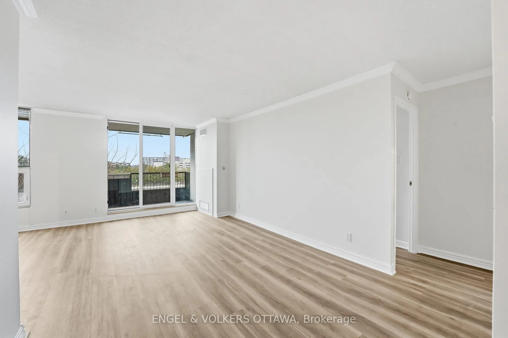 Photo 7 of Unit 301, 2951 Riverside Drive, Ottawa, Mooneys Bay/Riverside Park — HOMEH