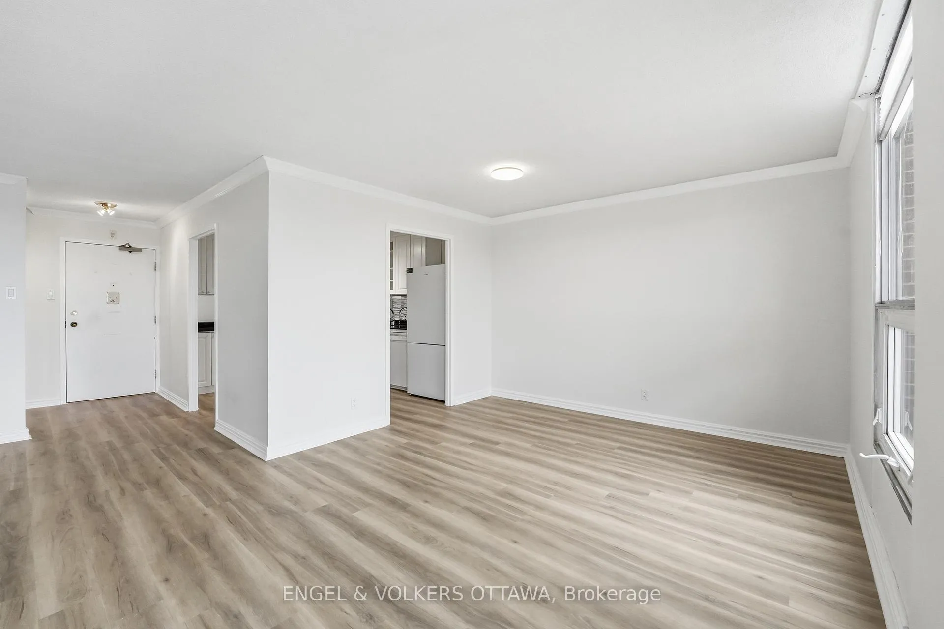 Photo 10 of Unit 301, 2951 Riverside Drive, Ottawa, Mooneys Bay/Riverside Park — HOMEH