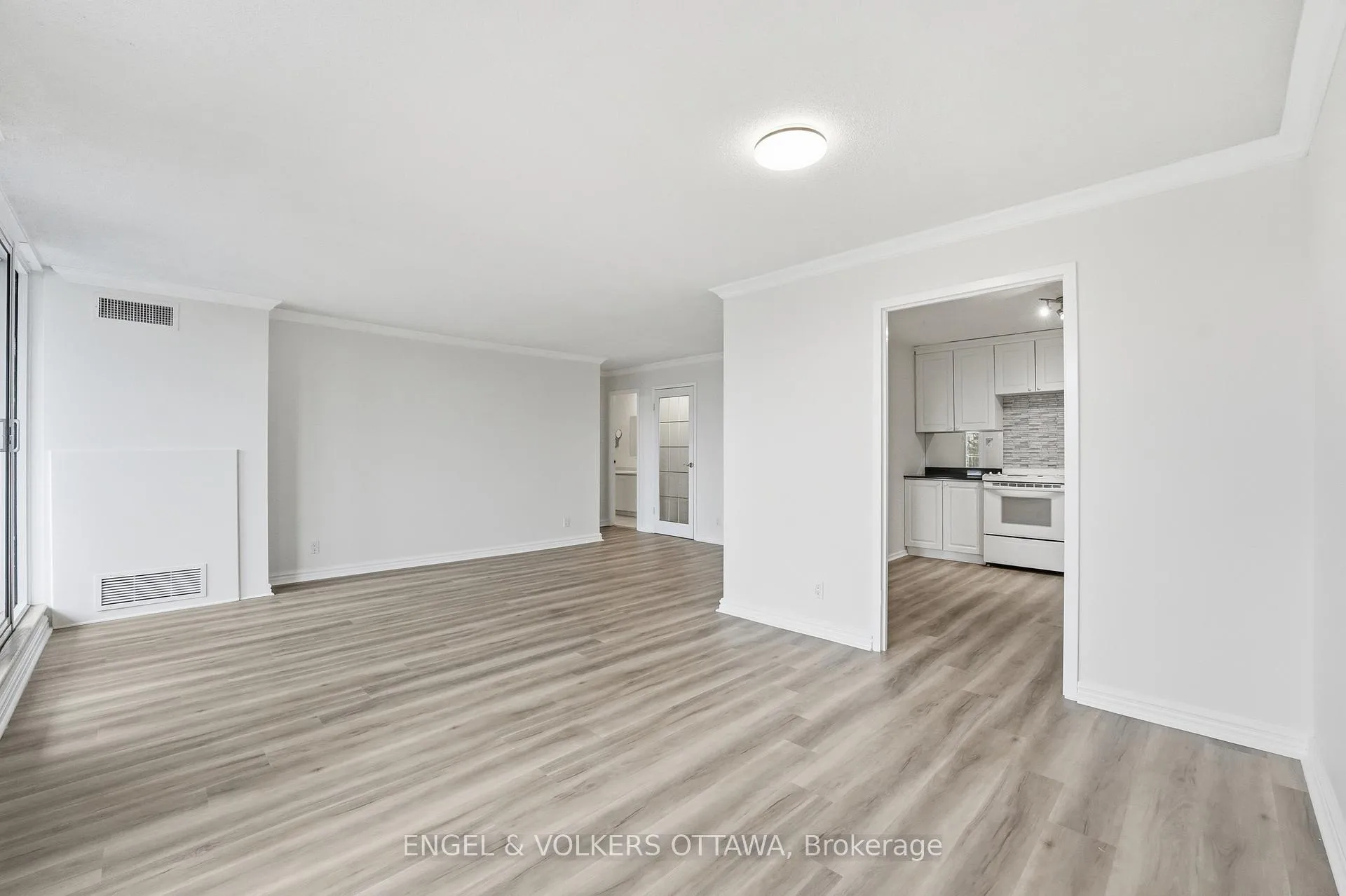 Photo 11 of Unit 301, 2951 Riverside Drive, Ottawa, Mooneys Bay/Riverside Park — HOMEH