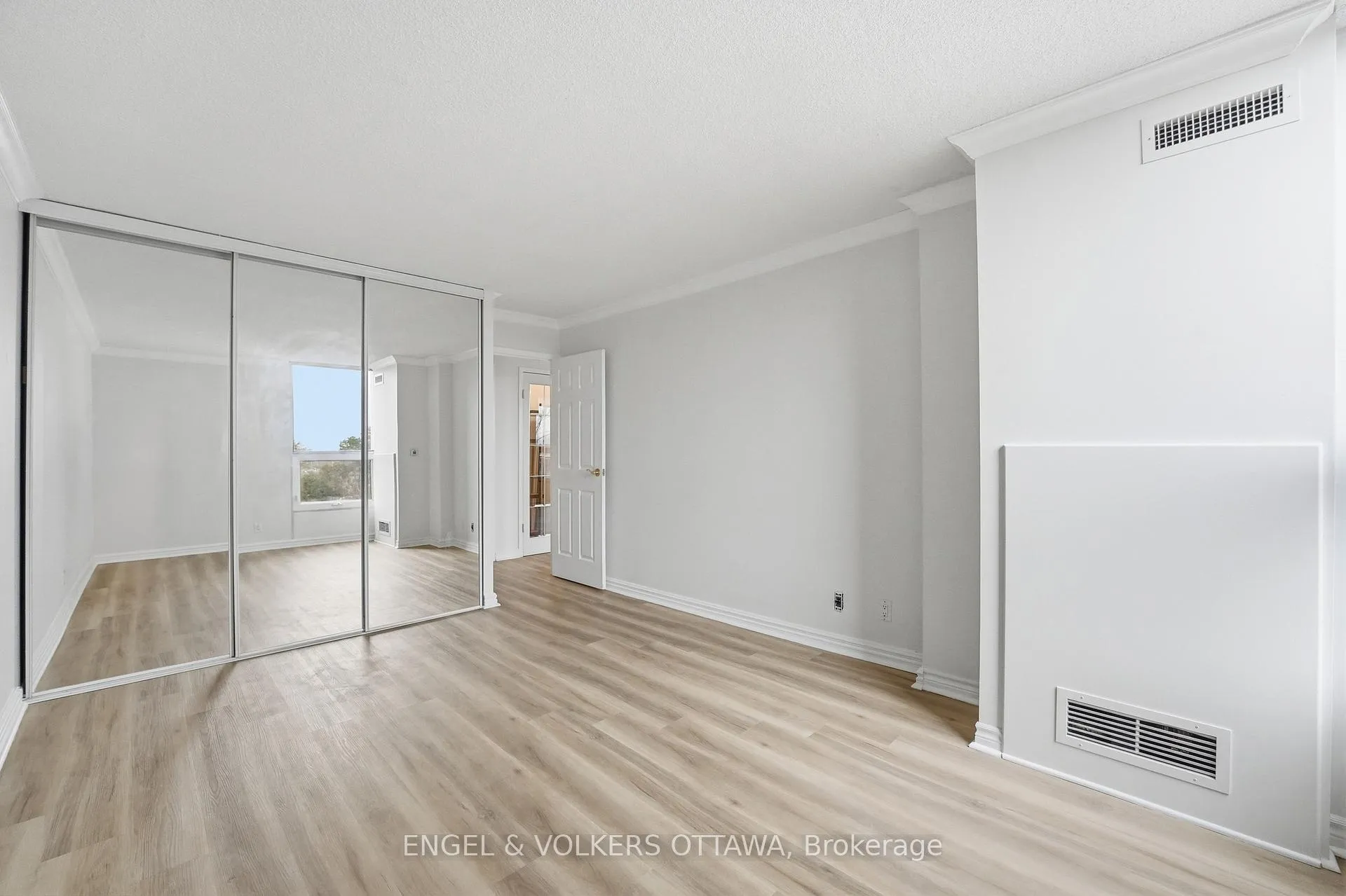 Photo 15 of Unit 301, 2951 Riverside Drive, Ottawa, Mooneys Bay/Riverside Park — HOMEH