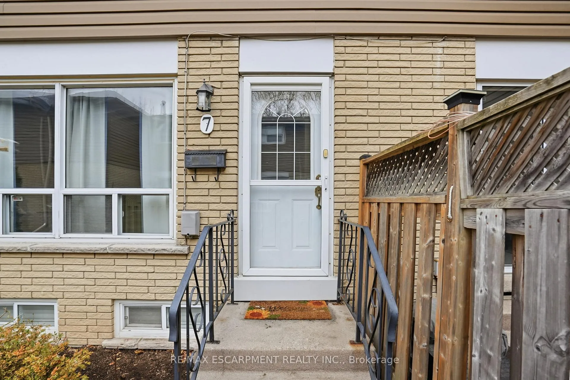 Photo 3 of Unit 7, 914 Mohawk Road, Hamilton, Lisgar — HOMEH
