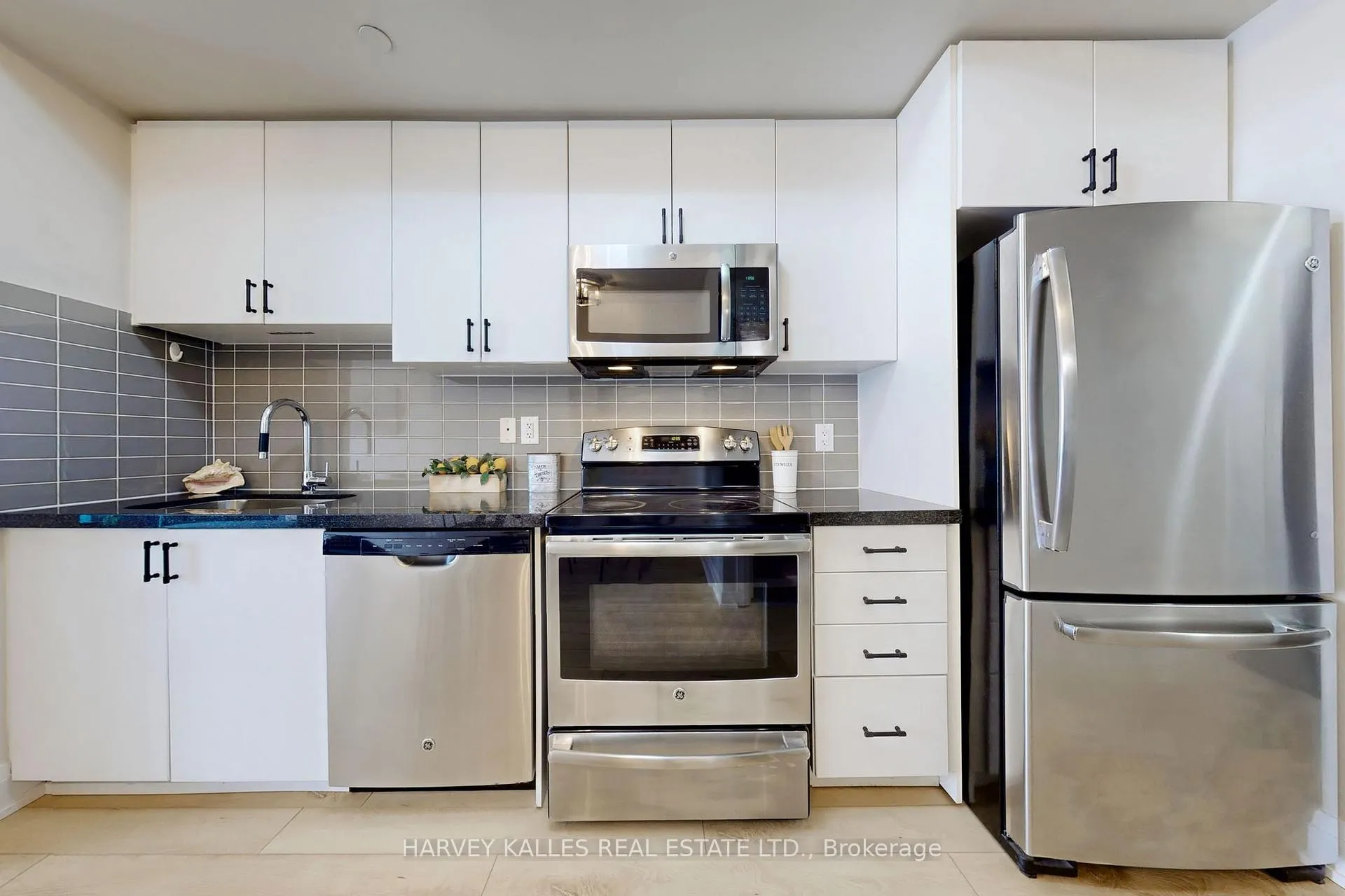 Photo 17 of Unit 1511, 7167 Yonge Street, Markham, Thornhill — HOMEH