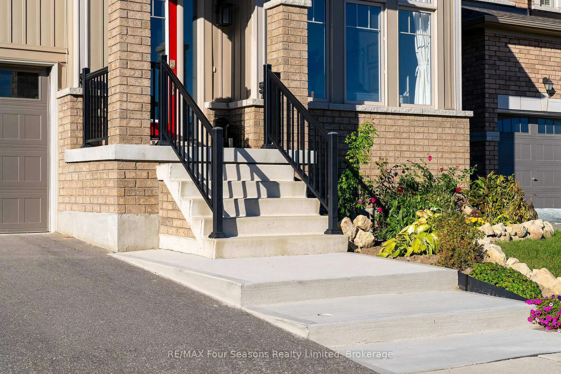 Photo 4 of 32 Dey Drive, Collingwood — HOMEH