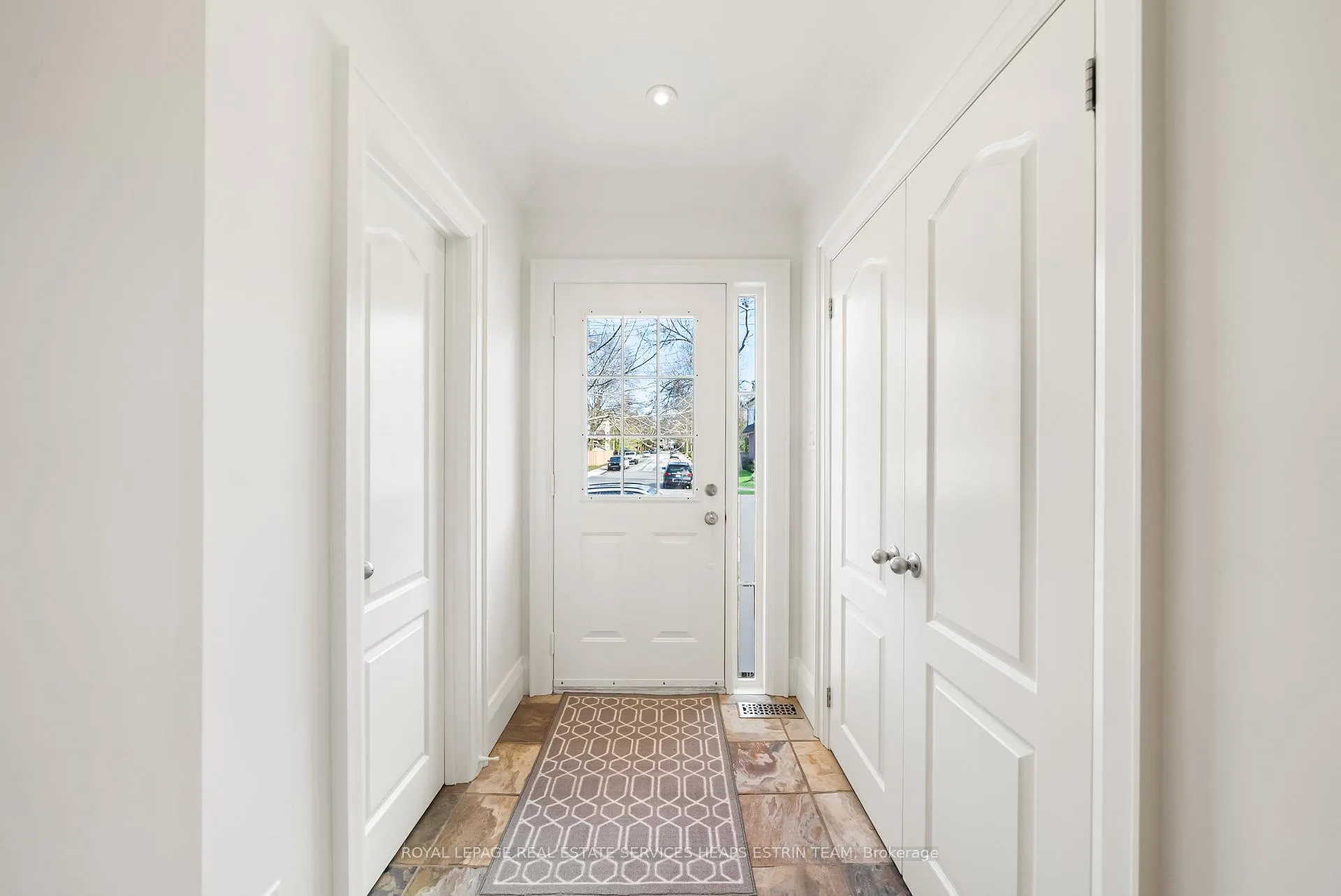 Photo 4 of 307 Belsize Drive, Toronto, Mount Pleasant East — HOMEH