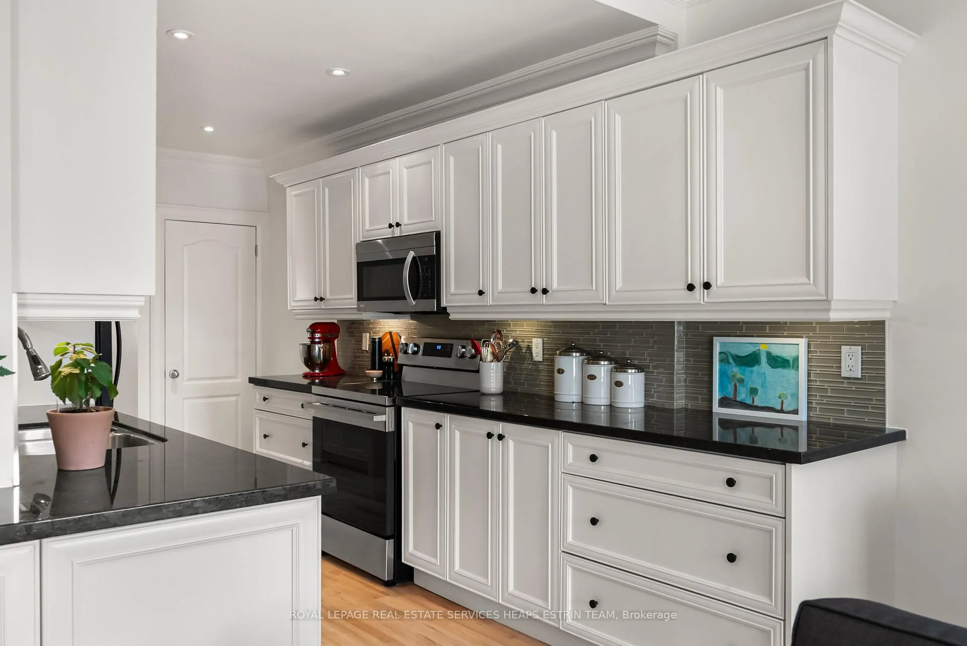 Photo 13 of 307 Belsize Drive, Toronto, Mount Pleasant East — HOMEH