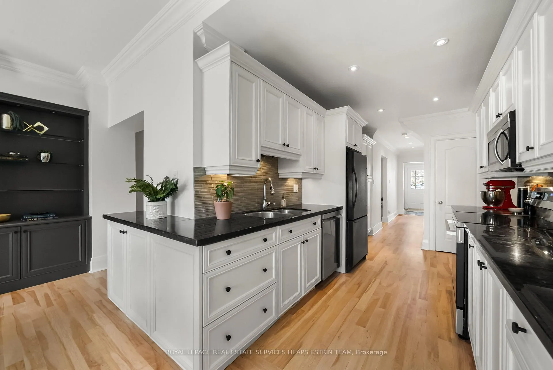 Photo 15 of 307 Belsize Drive, Toronto, Mount Pleasant East — HOMEH