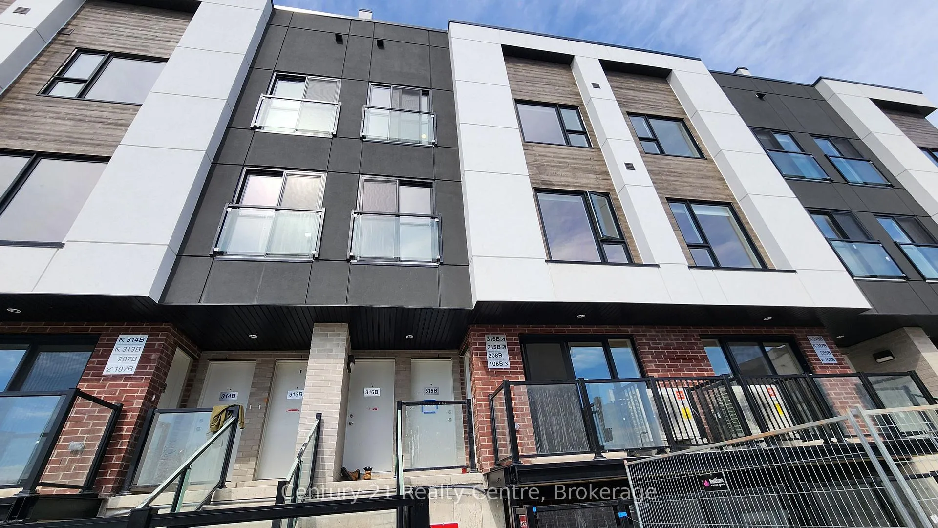 Photo 2 of Unit 208B, 16 Melbourne Avenue, St. Catharines, E. Chester — HOMEH