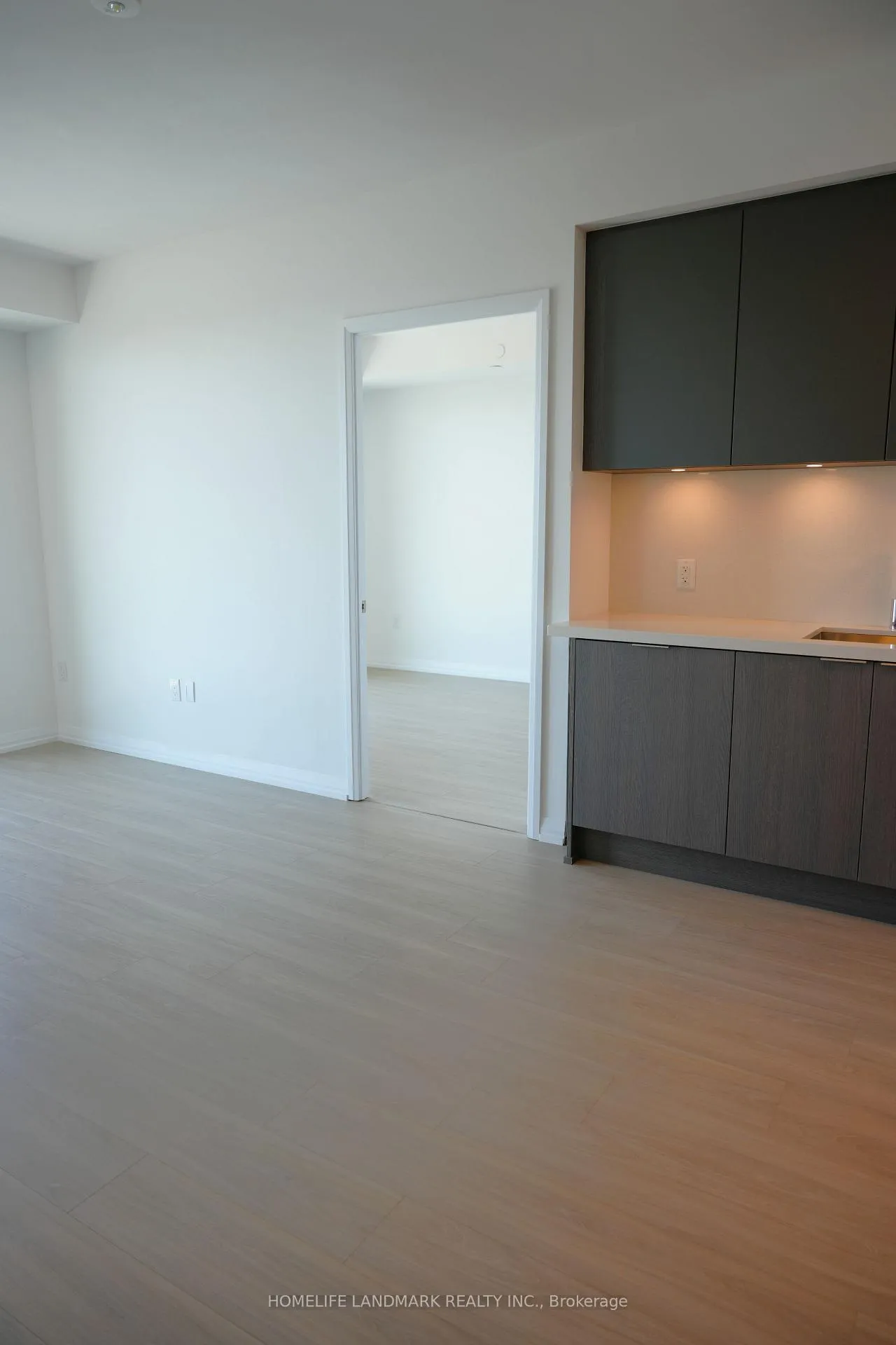 Photo 2 of Unit 1908, 25 Holly Street, Toronto, Mount Pleasant West — HOMEH
