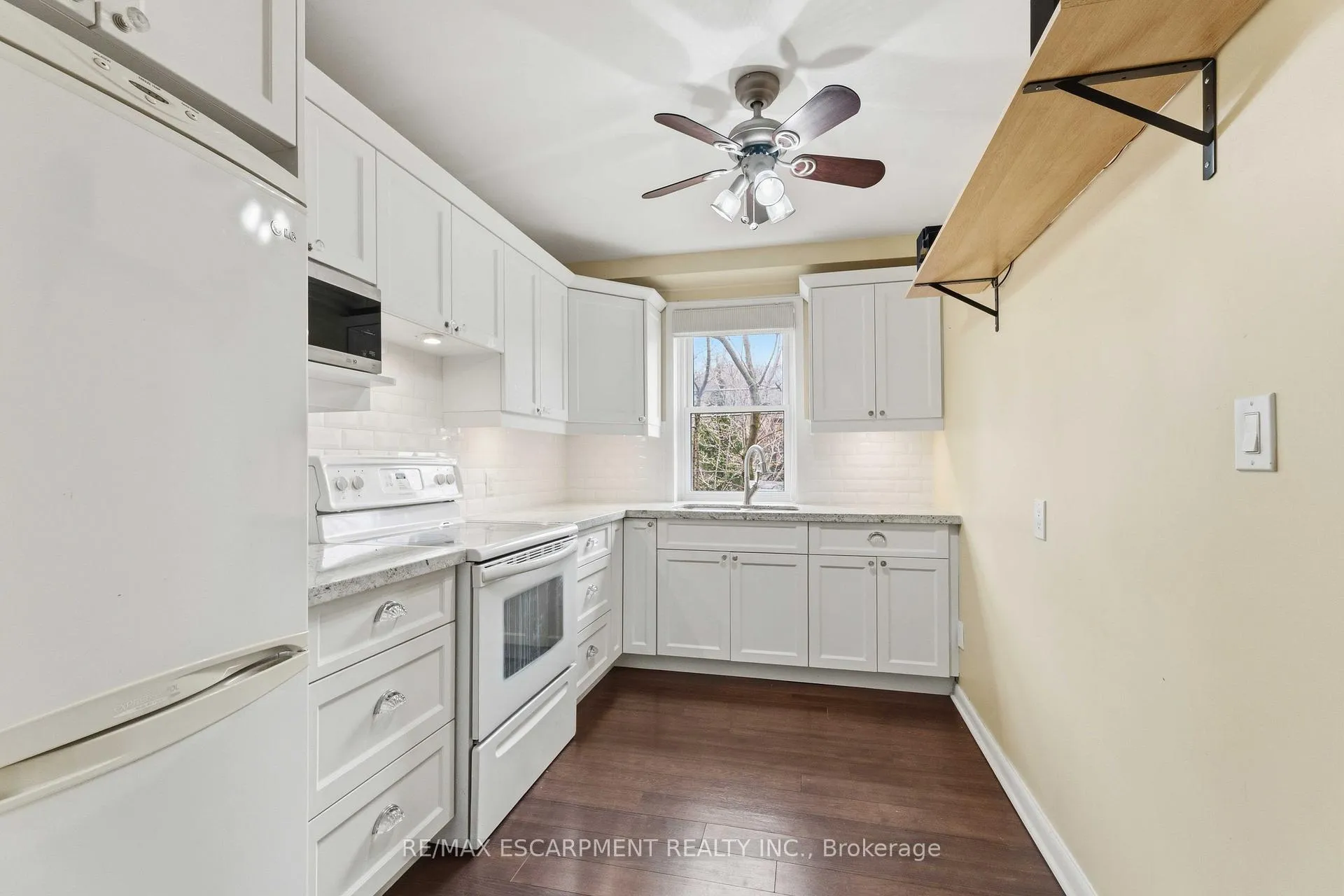 Photo 6 of Unit 23, 231 MacNab Street S, Hamilton, Durand — HOMEH
