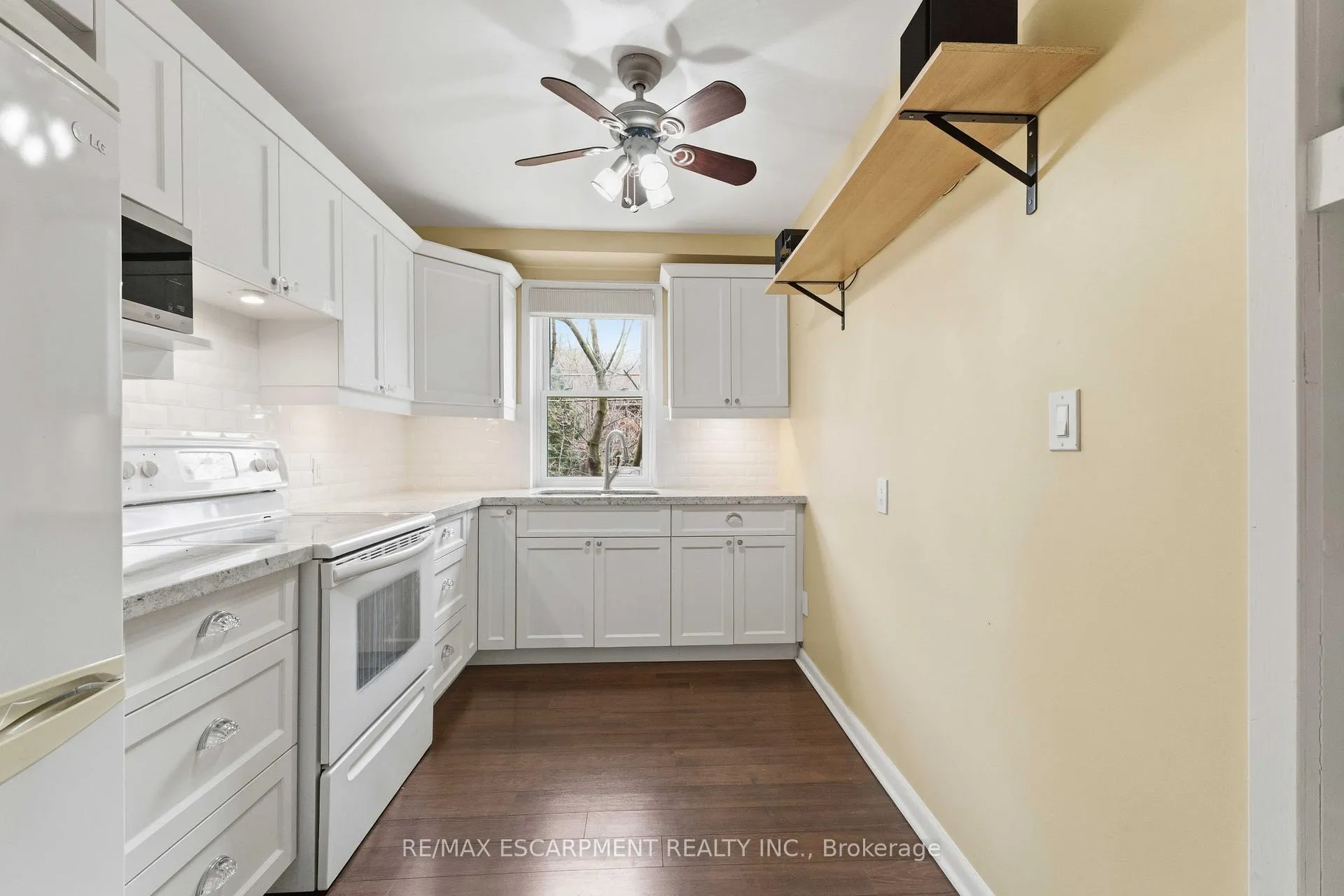 Photo 7 of Unit 23, 231 MacNab Street S, Hamilton, Durand — HOMEH