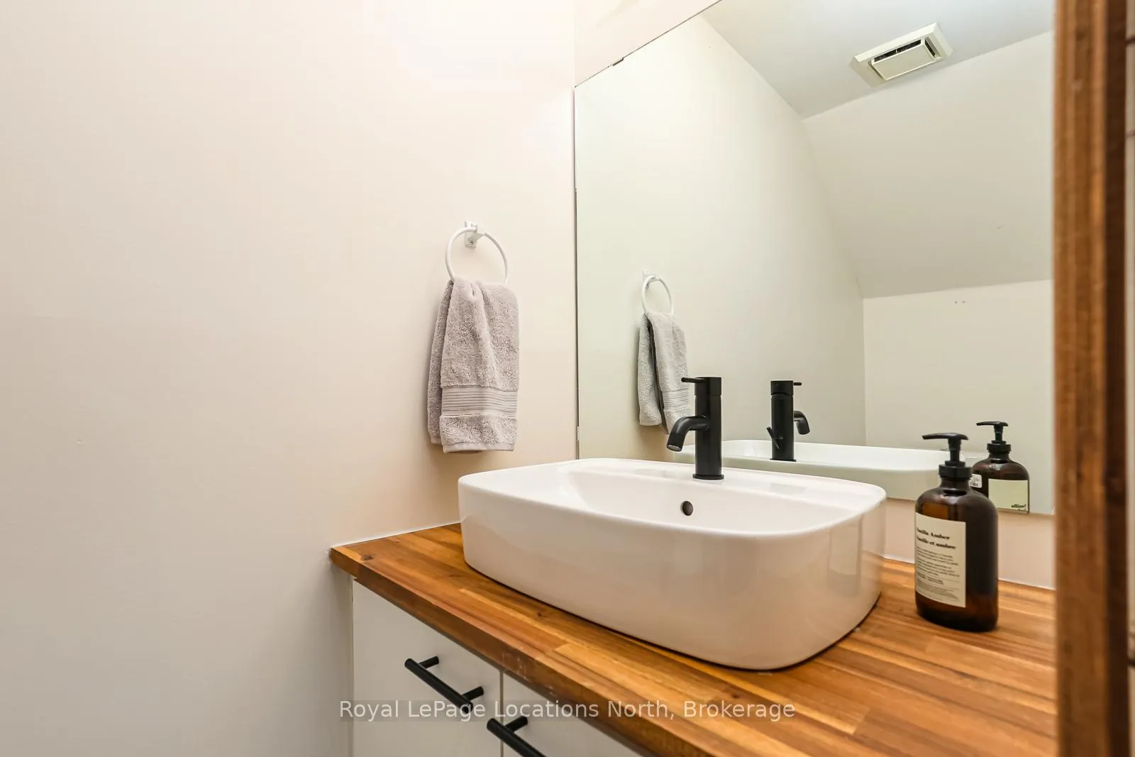 Photo 16 of 28 Starboard Road, Collingwood — HOMEH