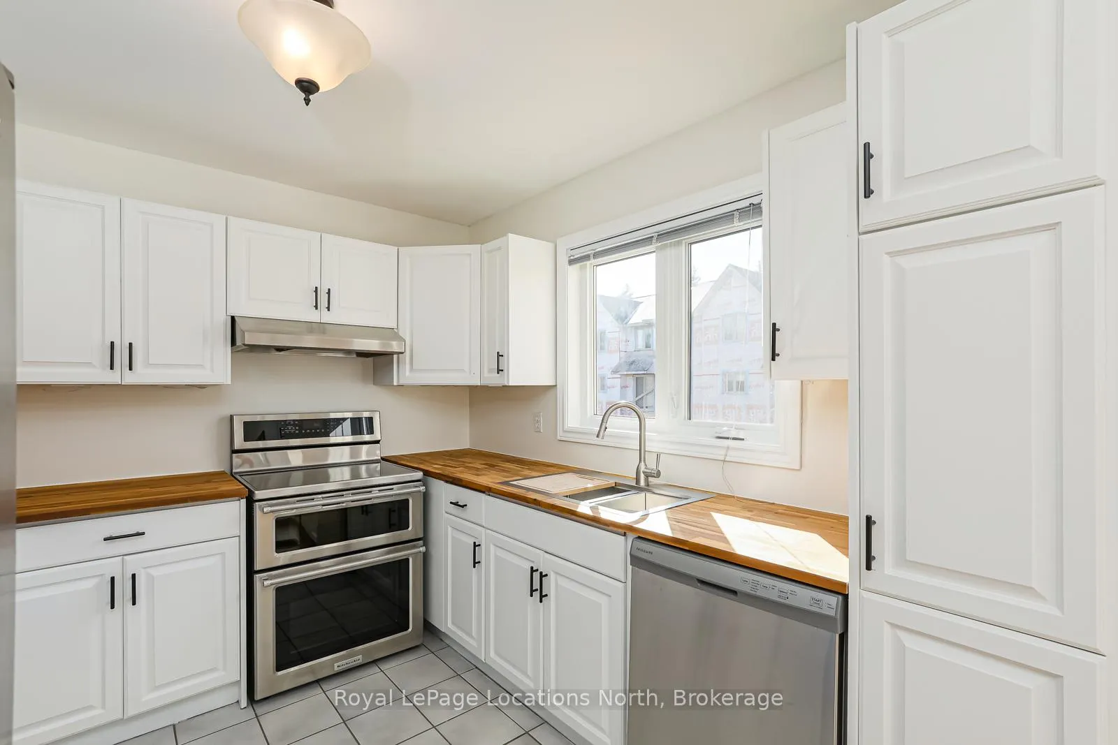 Photo 20 of 28 Starboard Road, Collingwood — HOMEH