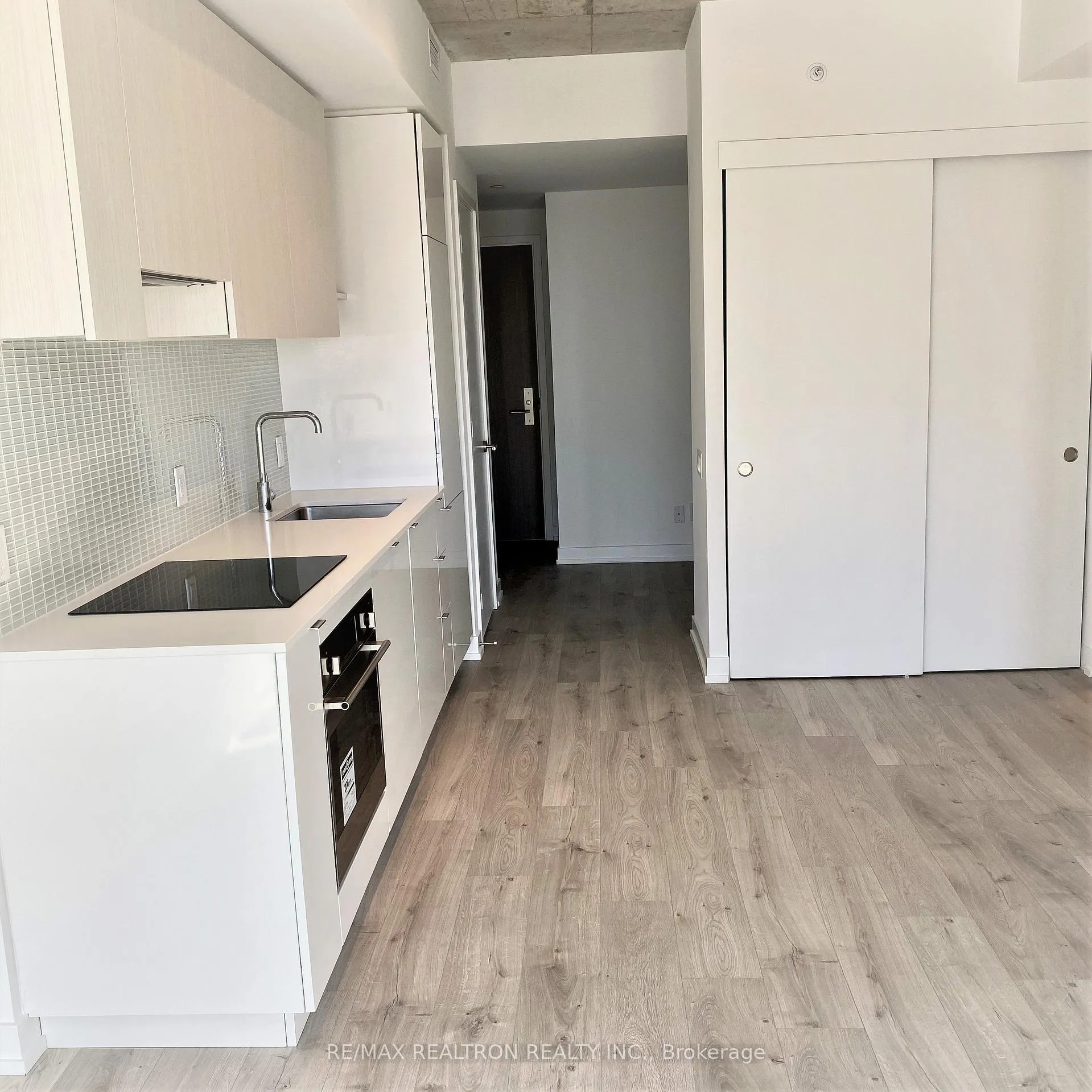 Photo 2 of Unit 2014, 161 Roehampton Avenue, Toronto, Mount Pleasant West — HOMEH