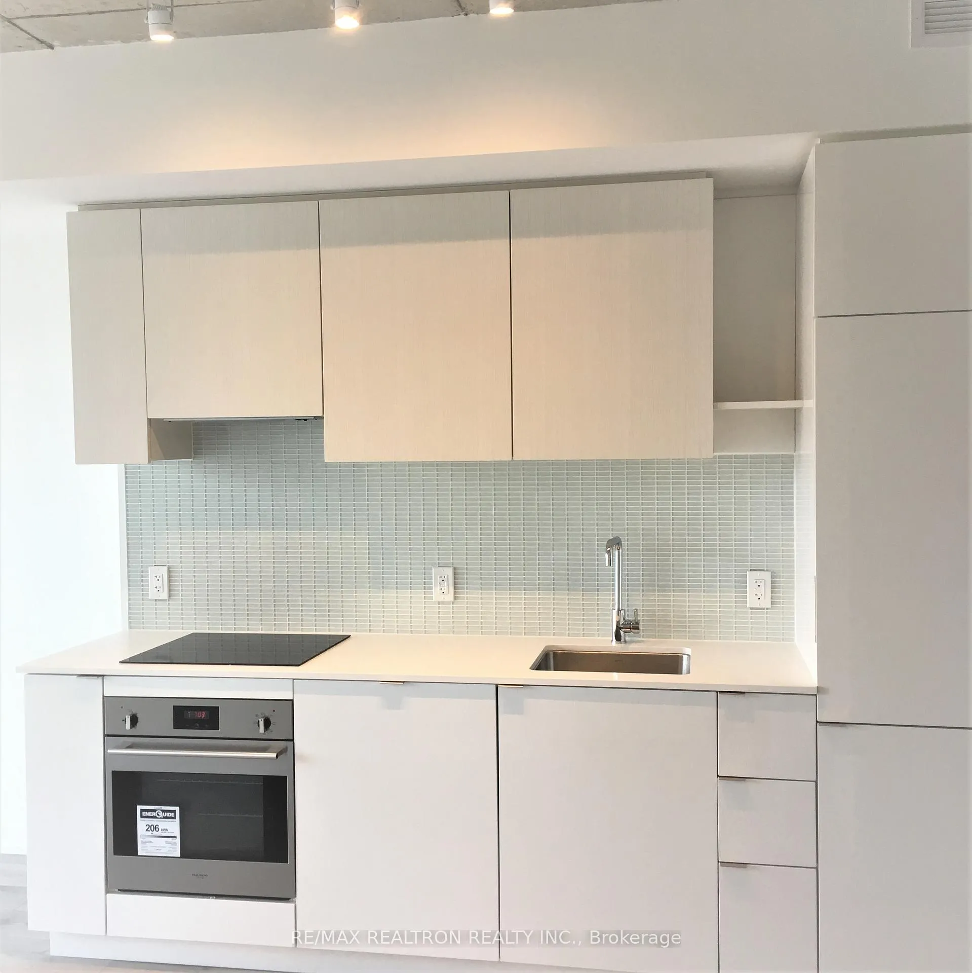 Photo 3 of Unit 2014, 161 Roehampton Avenue, Toronto, Mount Pleasant West — HOMEH
