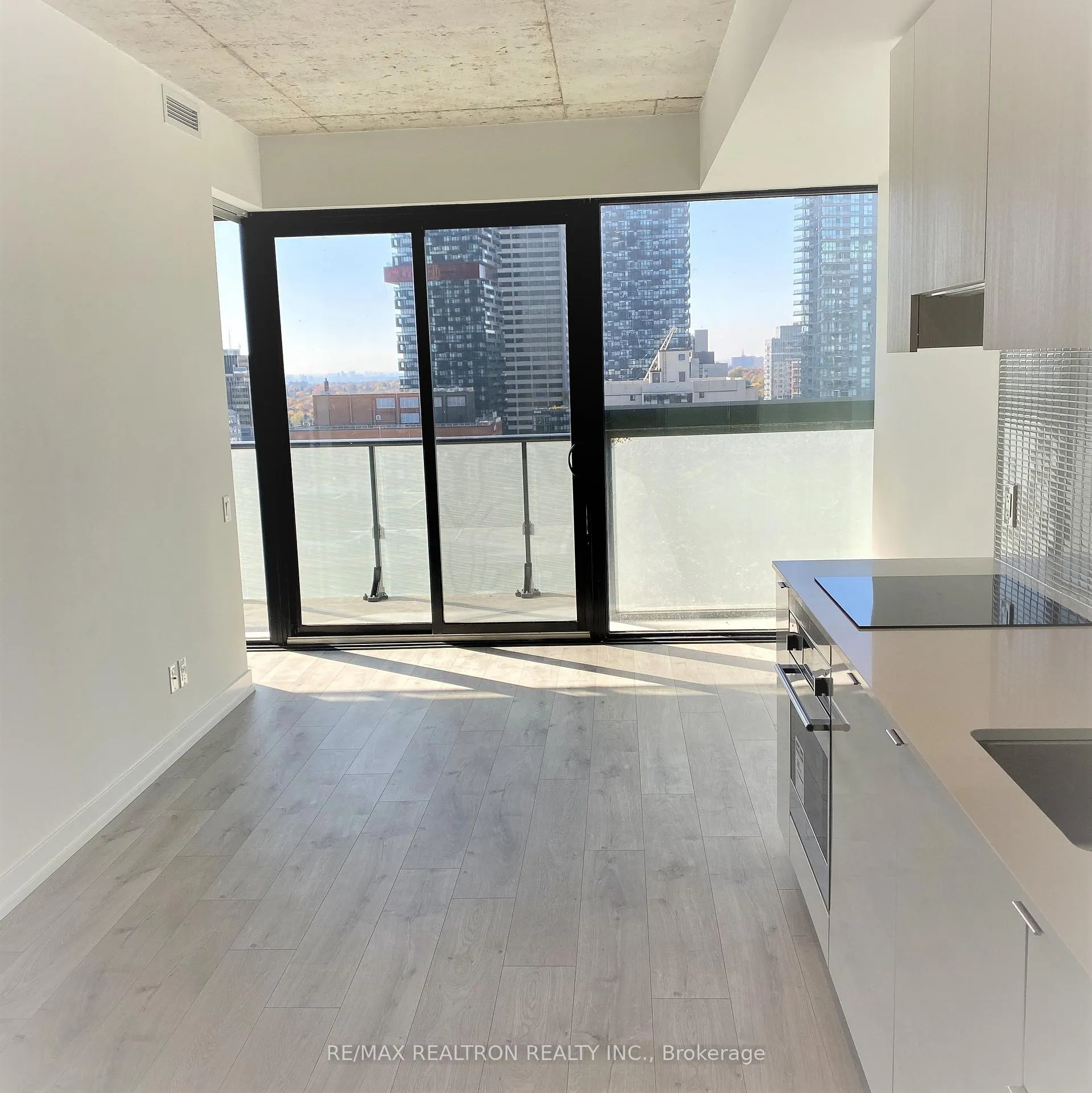 Photo 4 of Unit 2014, 161 Roehampton Avenue, Toronto, Mount Pleasant West — HOMEH
