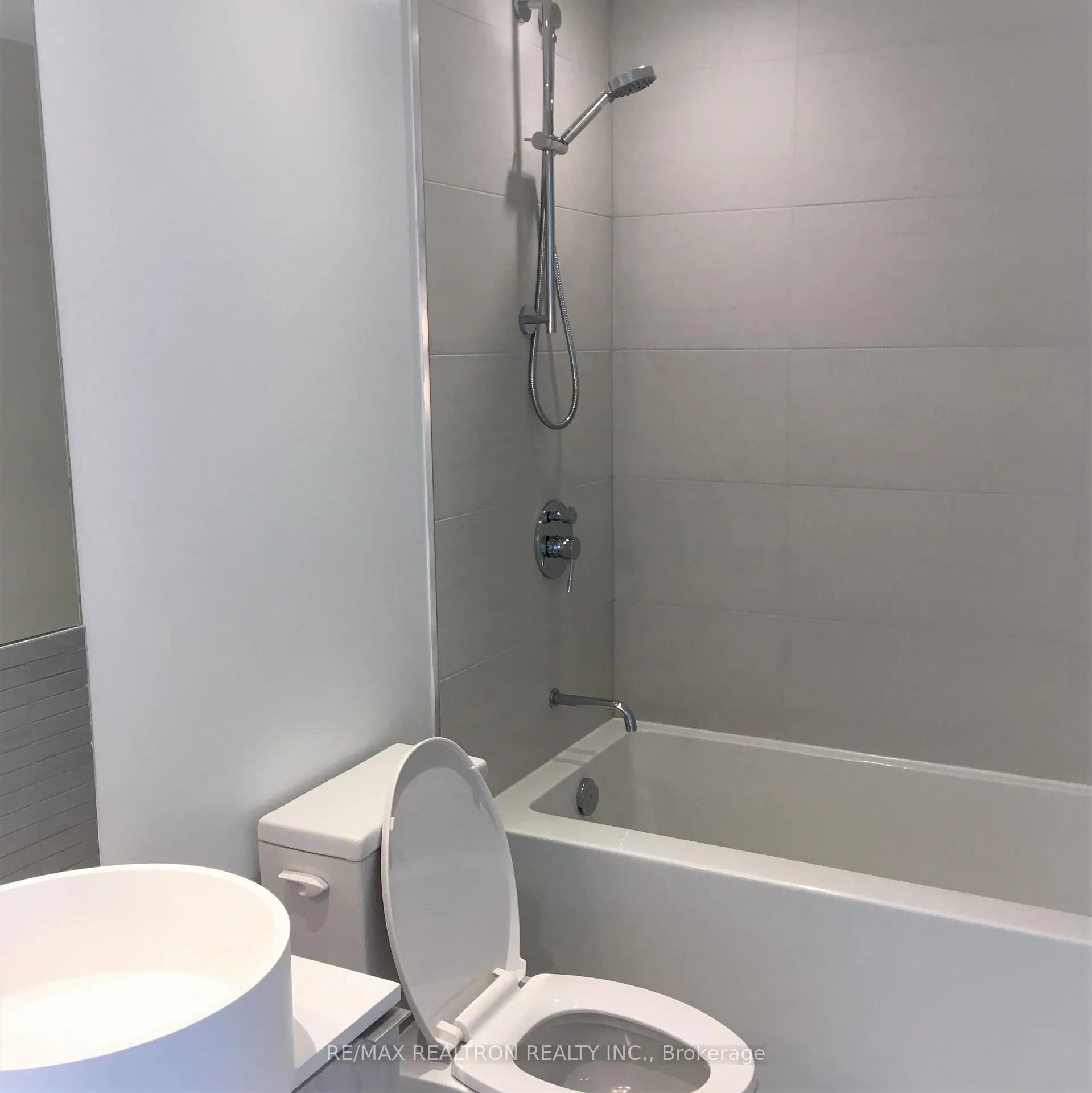Photo 5 of Unit 2014, 161 Roehampton Avenue, Toronto, Mount Pleasant West — HOMEH