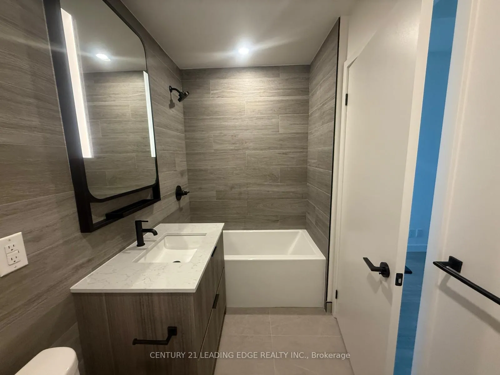 Photo 11 of Unit 830, 1050 Eastern Avenue, Toronto, The Beaches — HOMEH