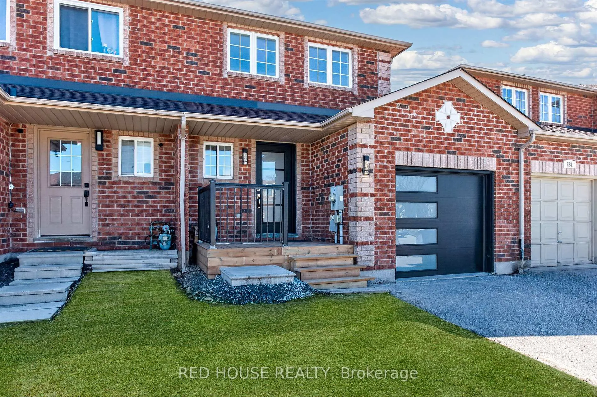 Front of 283 Dunsmore Lane