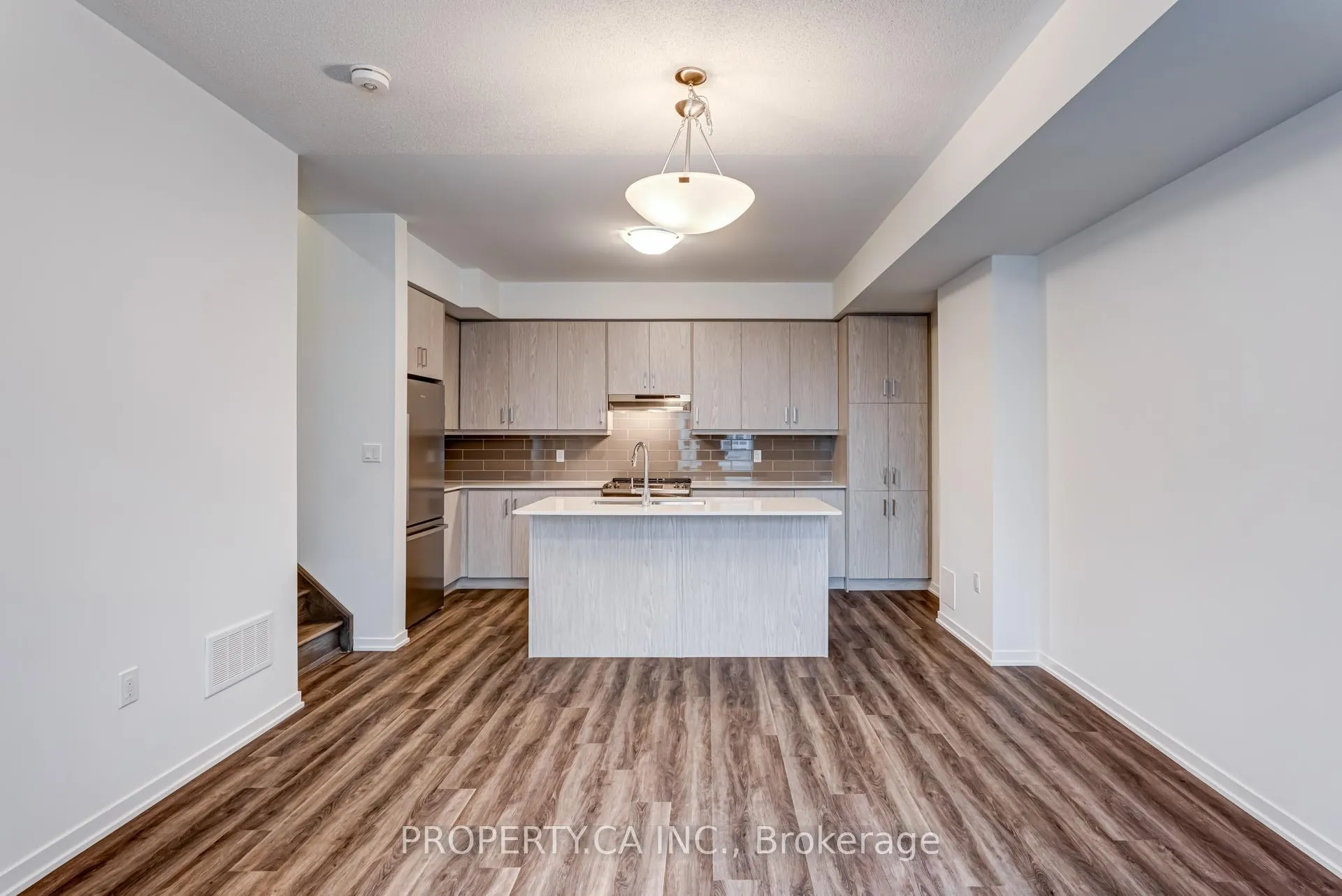 Photo 2 of Unit TH377, 80 Honeycrisp Crescent, Vaughan, Vaughan Corporate Centre — HOMEH