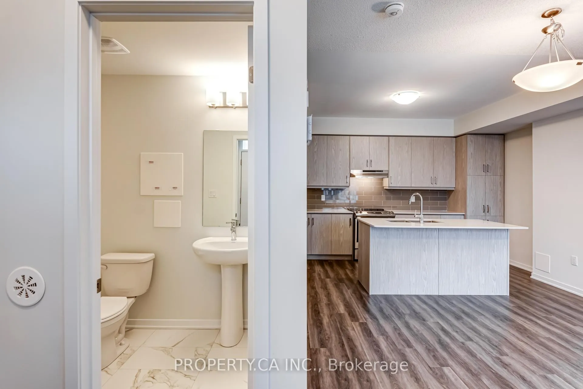 Photo 3 of Unit TH377, 80 Honeycrisp Crescent, Vaughan, Vaughan Corporate Centre — HOMEH