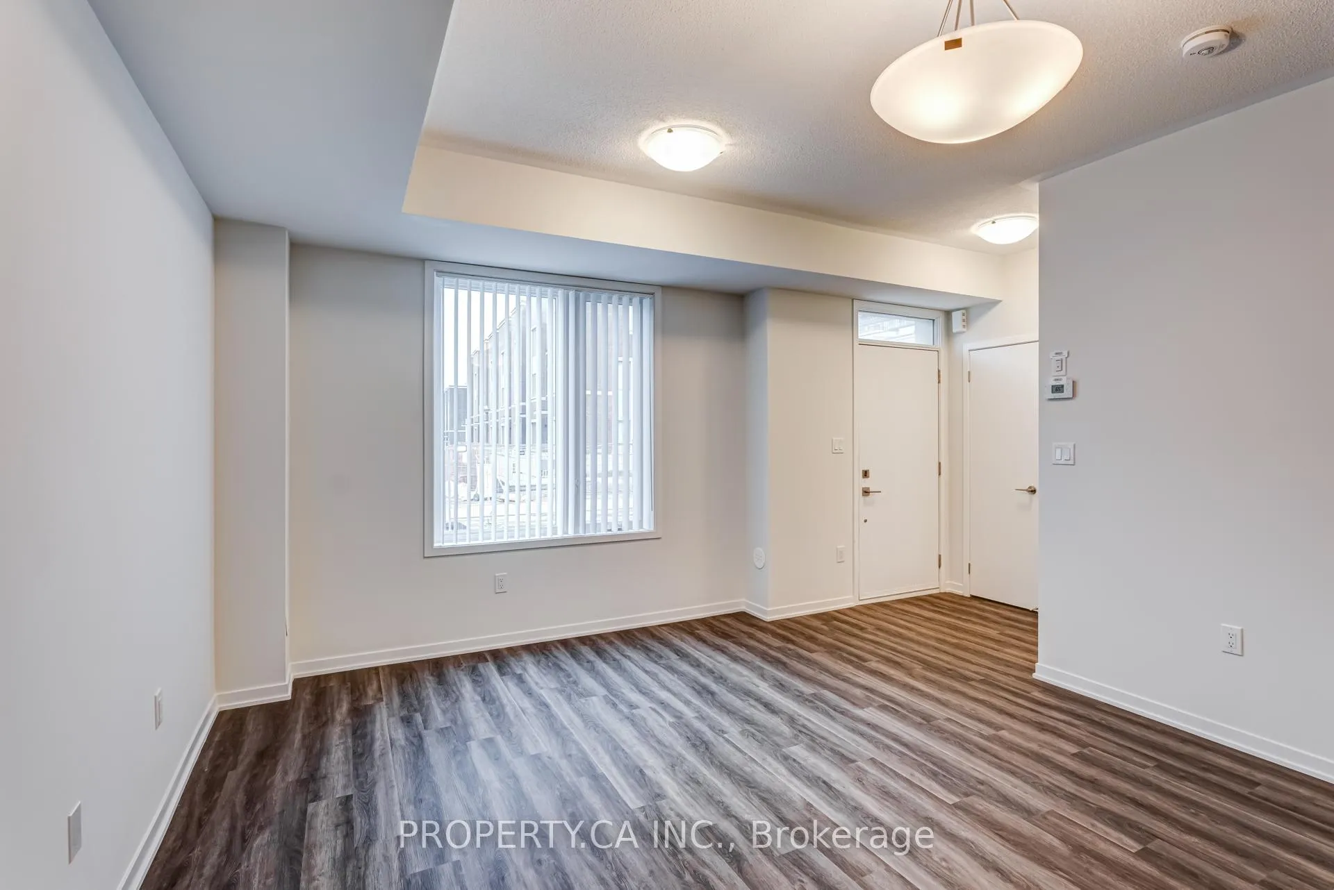 Photo 5 of Unit TH377, 80 Honeycrisp Crescent, Vaughan, Vaughan Corporate Centre — HOMEH