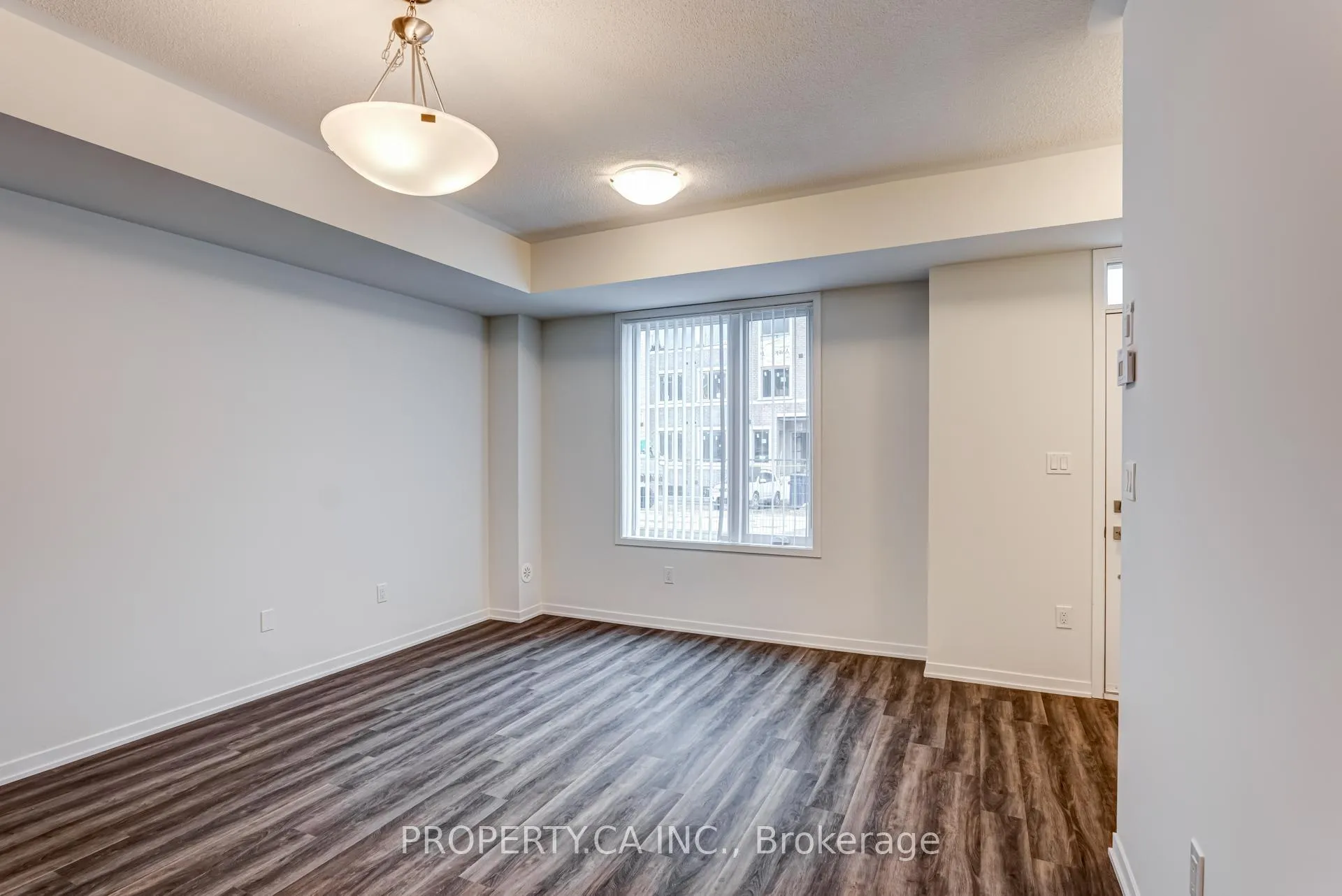 Photo 6 of Unit TH377, 80 Honeycrisp Crescent, Vaughan, Vaughan Corporate Centre — HOMEH