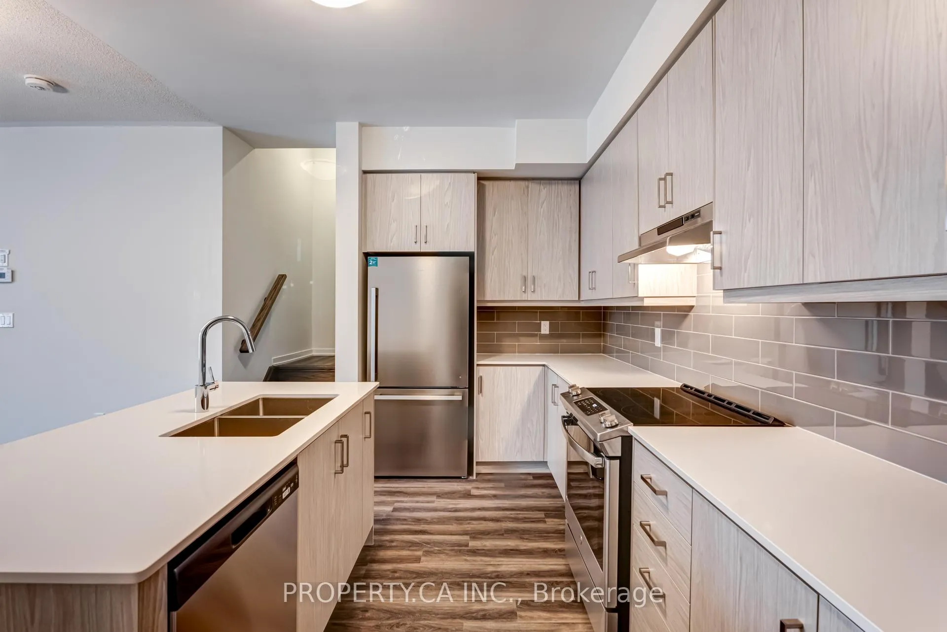 Photo 8 of Unit TH377, 80 Honeycrisp Crescent, Vaughan, Vaughan Corporate Centre — HOMEH