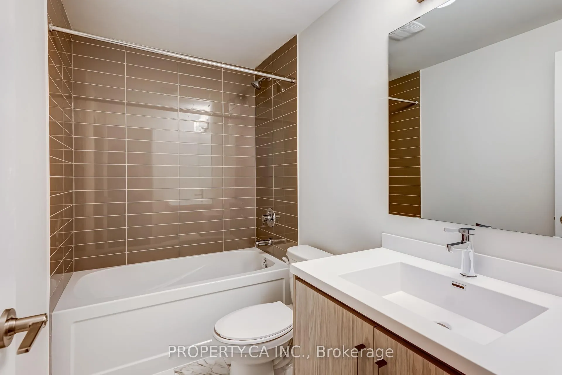 Photo 20 of Unit TH377, 80 Honeycrisp Crescent, Vaughan, Vaughan Corporate Centre — HOMEH