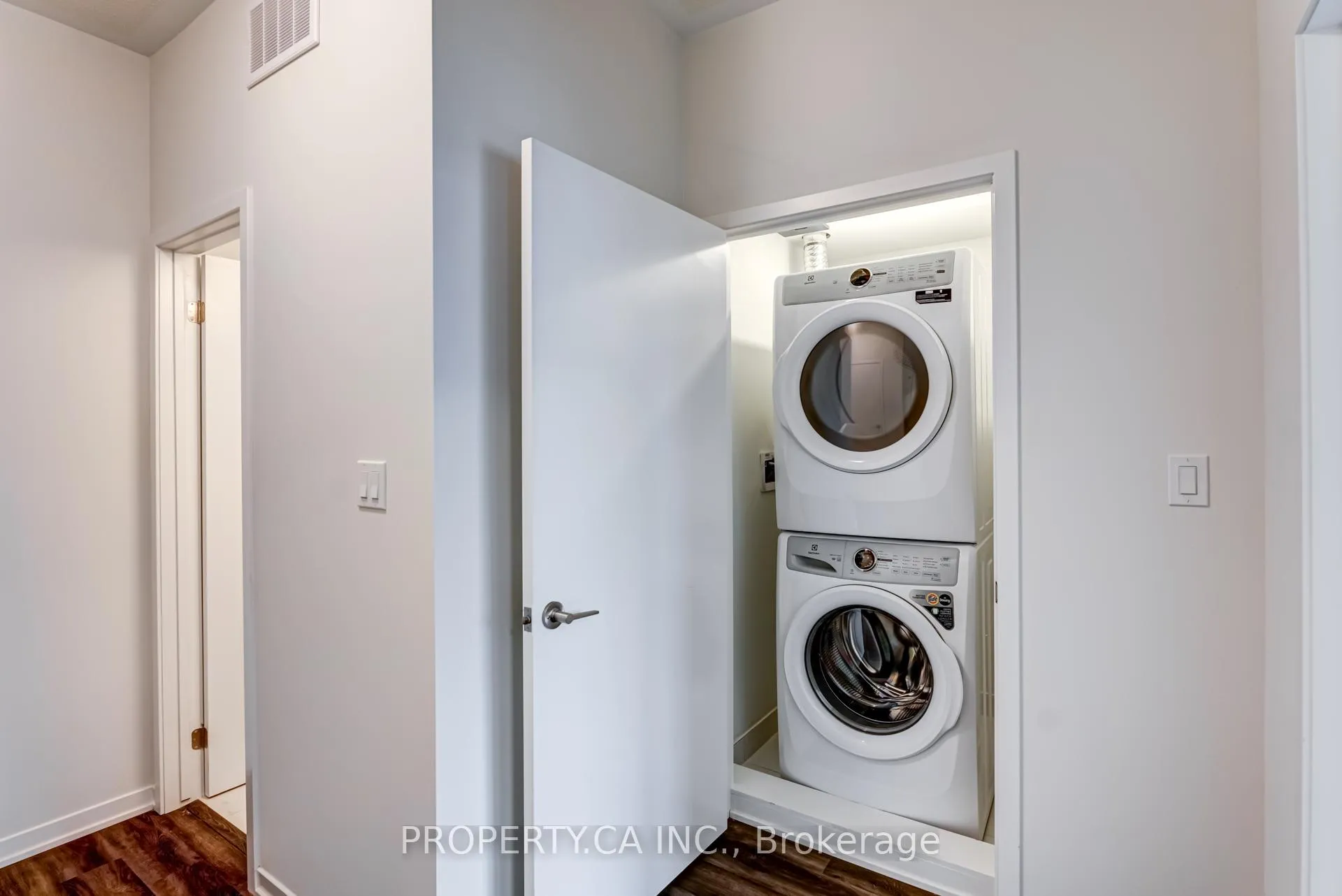 Photo 21 of Unit TH377, 80 Honeycrisp Crescent, Vaughan, Vaughan Corporate Centre — HOMEH