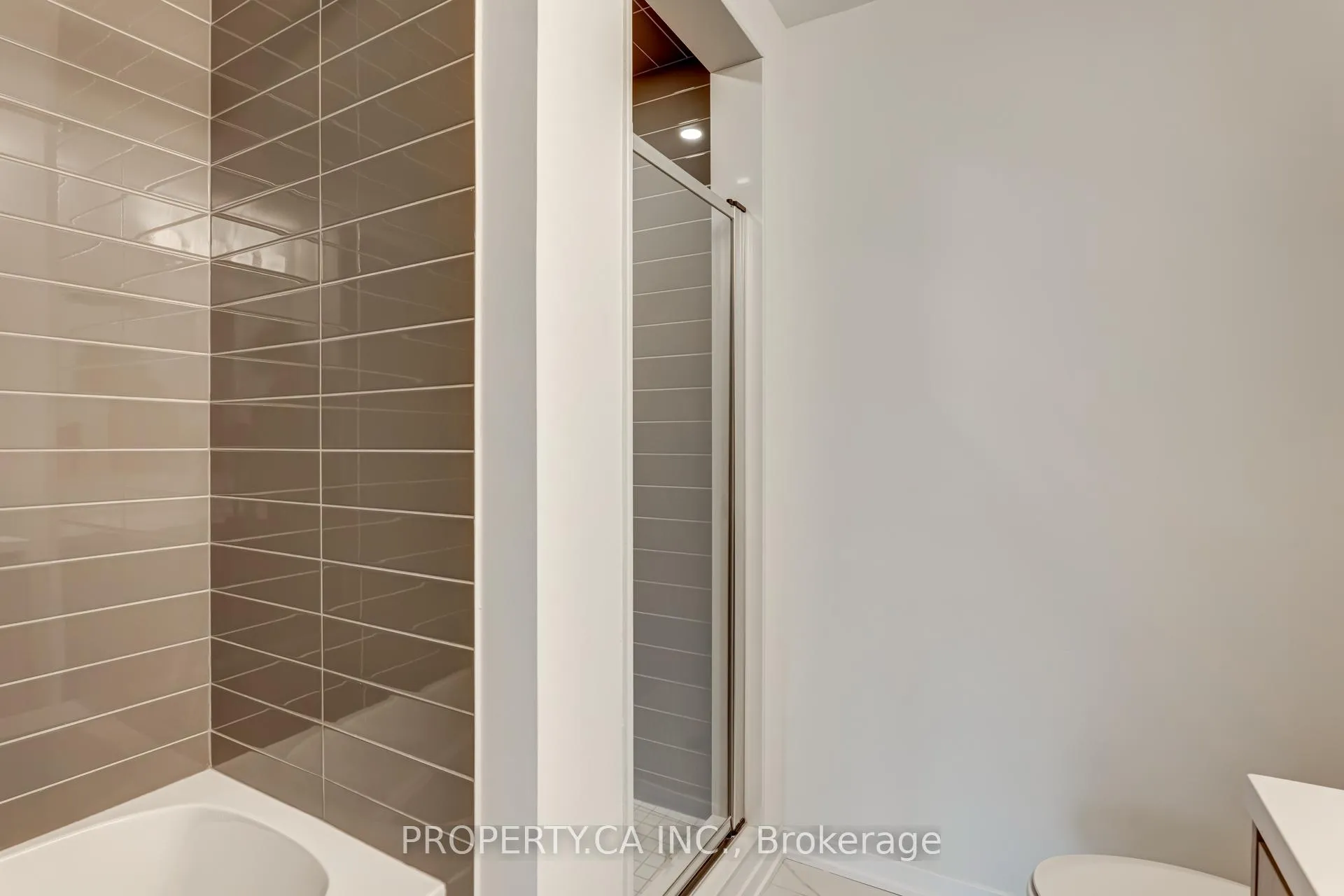 Photo 29 of Unit TH377, 80 Honeycrisp Crescent, Vaughan, Vaughan Corporate Centre — HOMEH