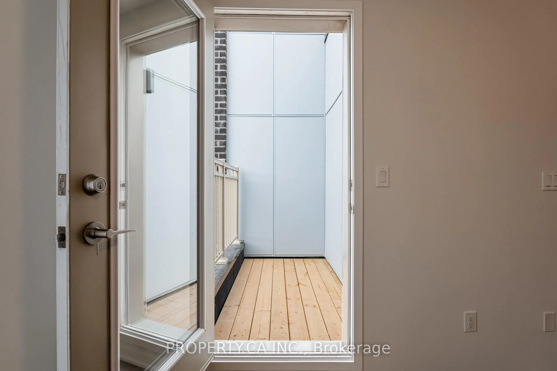 Photo 30 of Unit TH377, 80 Honeycrisp Crescent, Vaughan, Vaughan Corporate Centre — HOMEH