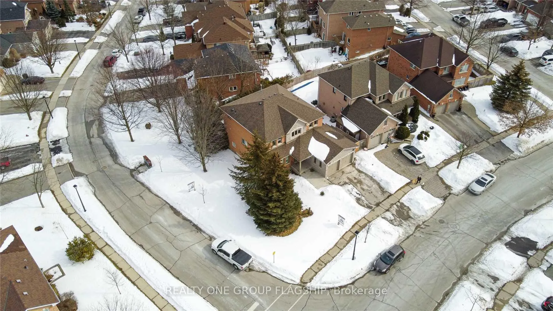 Photo 3 of 355 Carruthers Avenue, Newmarket, Summerhill Estates — HOMEH