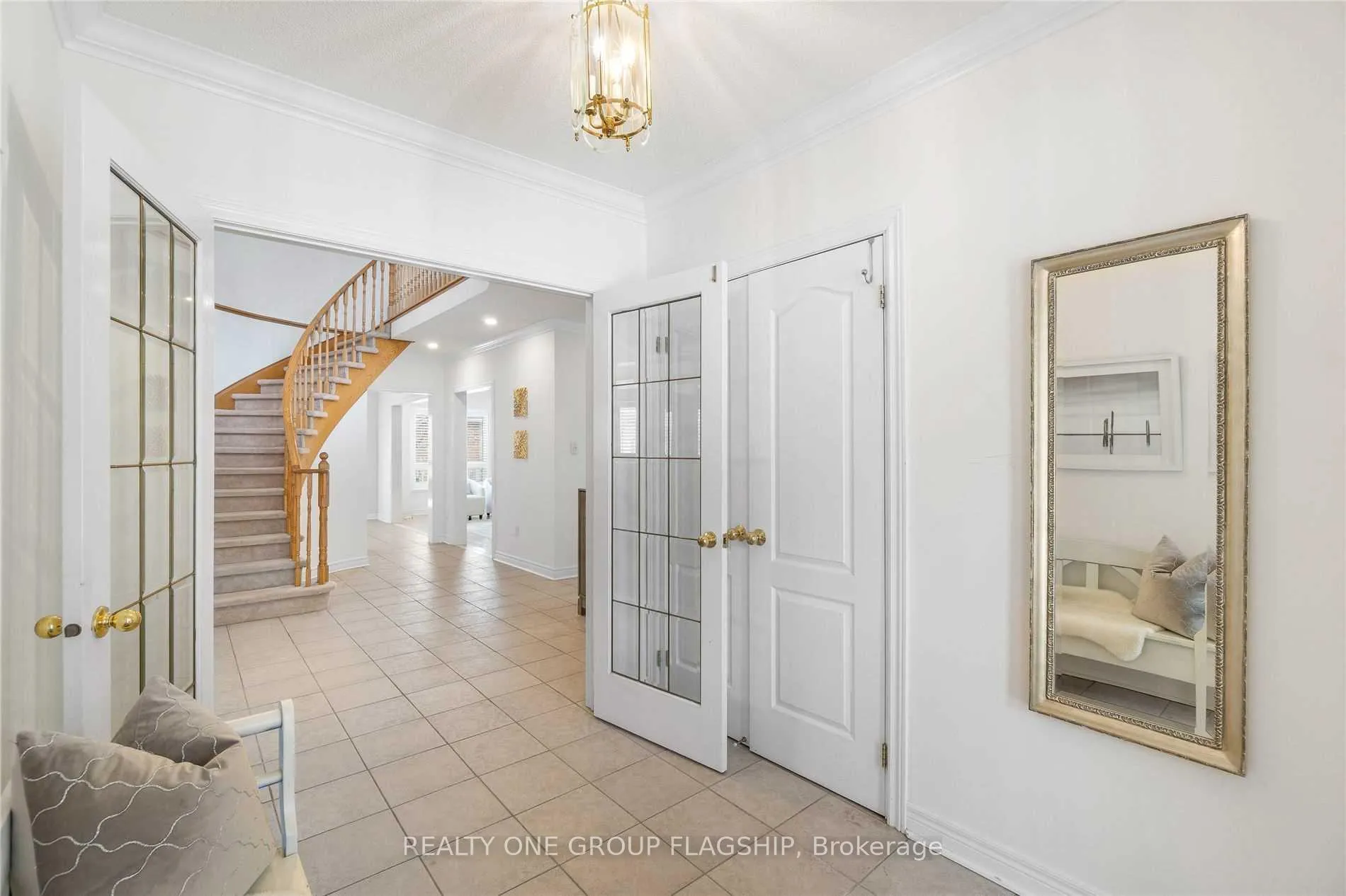 Photo 5 of 355 Carruthers Avenue, Newmarket, Summerhill Estates — HOMEH
